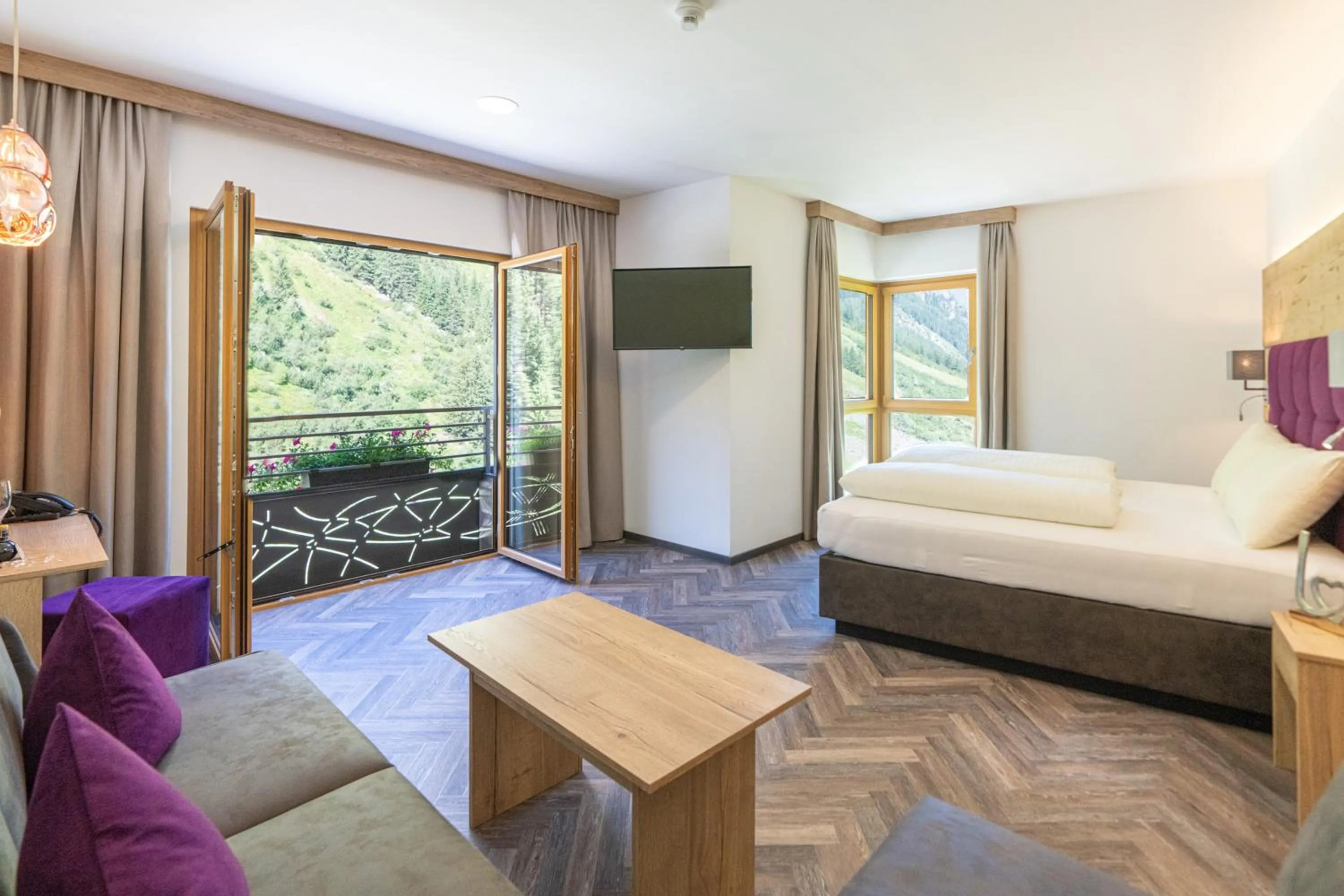 Photo of the whole room, Bed in Hotel Gundolf