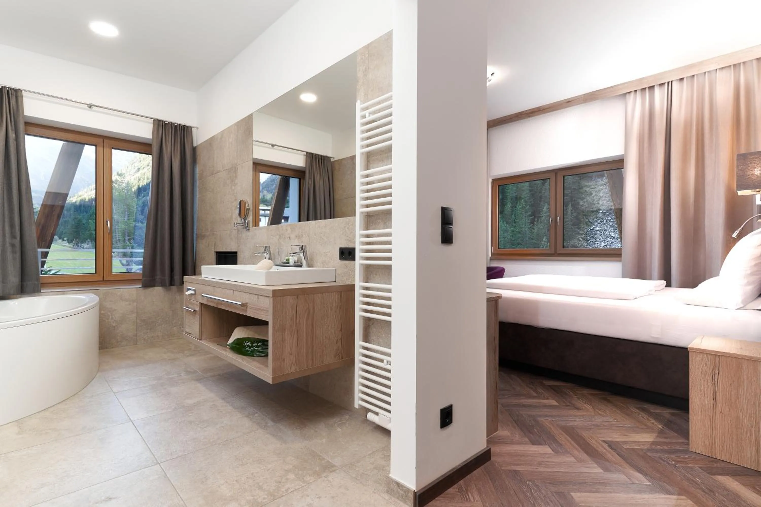 Photo of the whole room, Bed in Hotel Gundolf