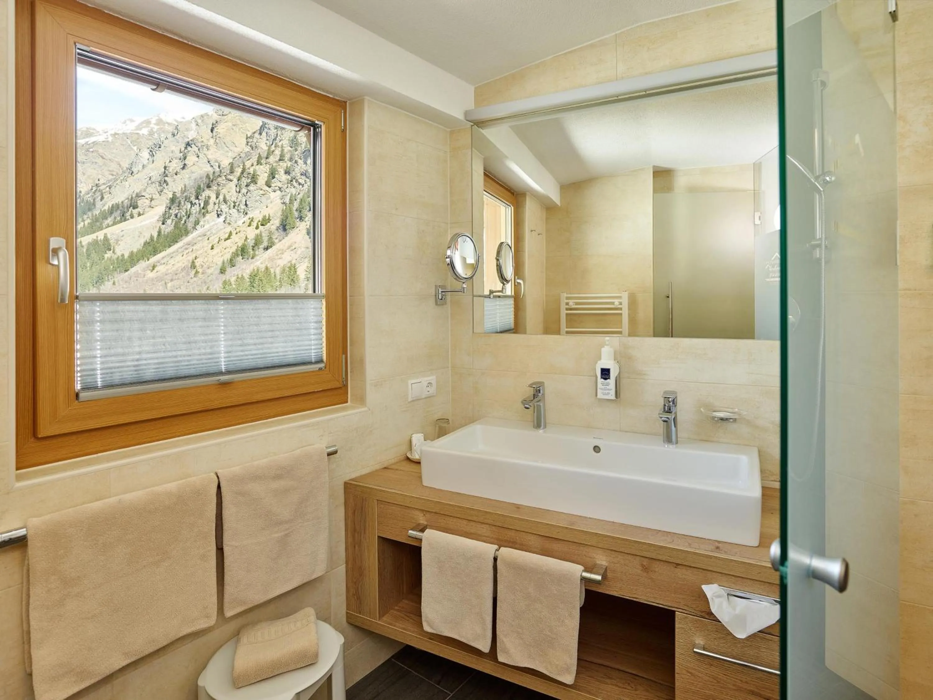 Bathroom in Hotel Gundolf