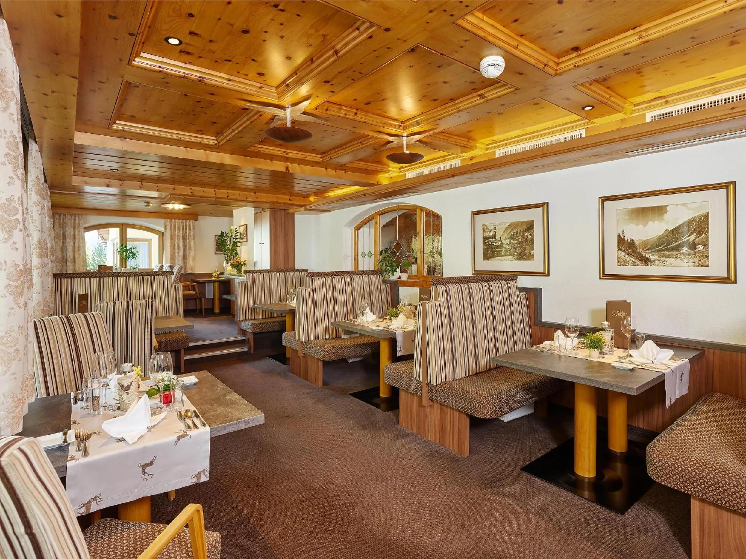 Restaurant/places to eat in Hotel Gundolf