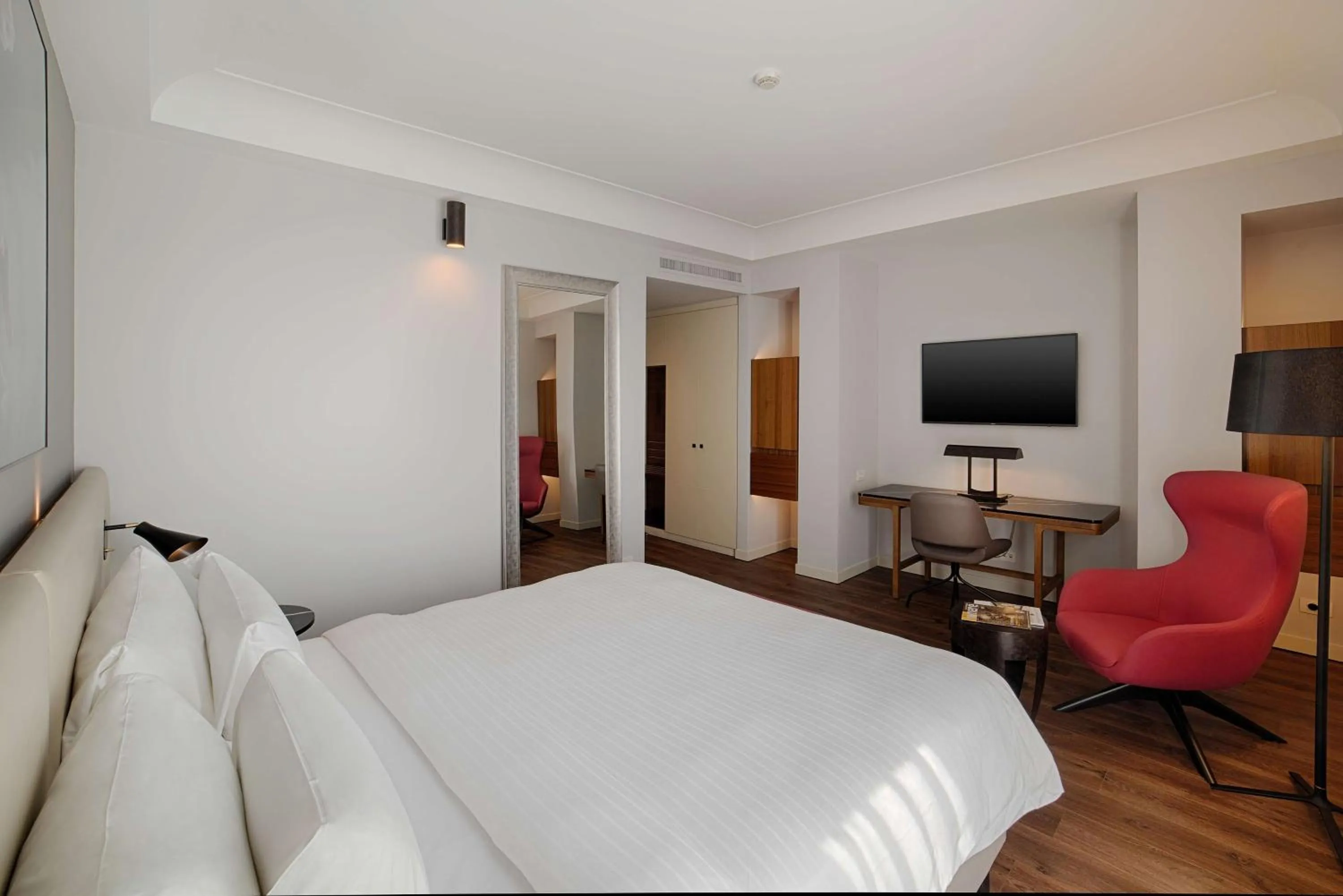 TV and multimedia, Bed in Radisson Blu Hotel Milan