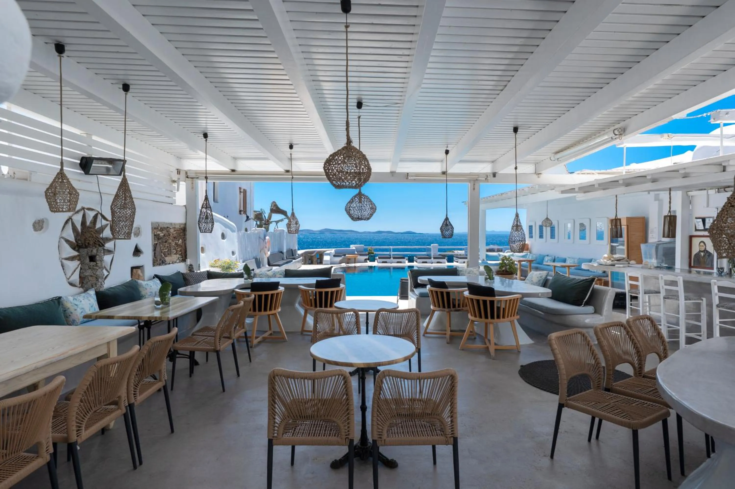 Flaskos Luxury Suites