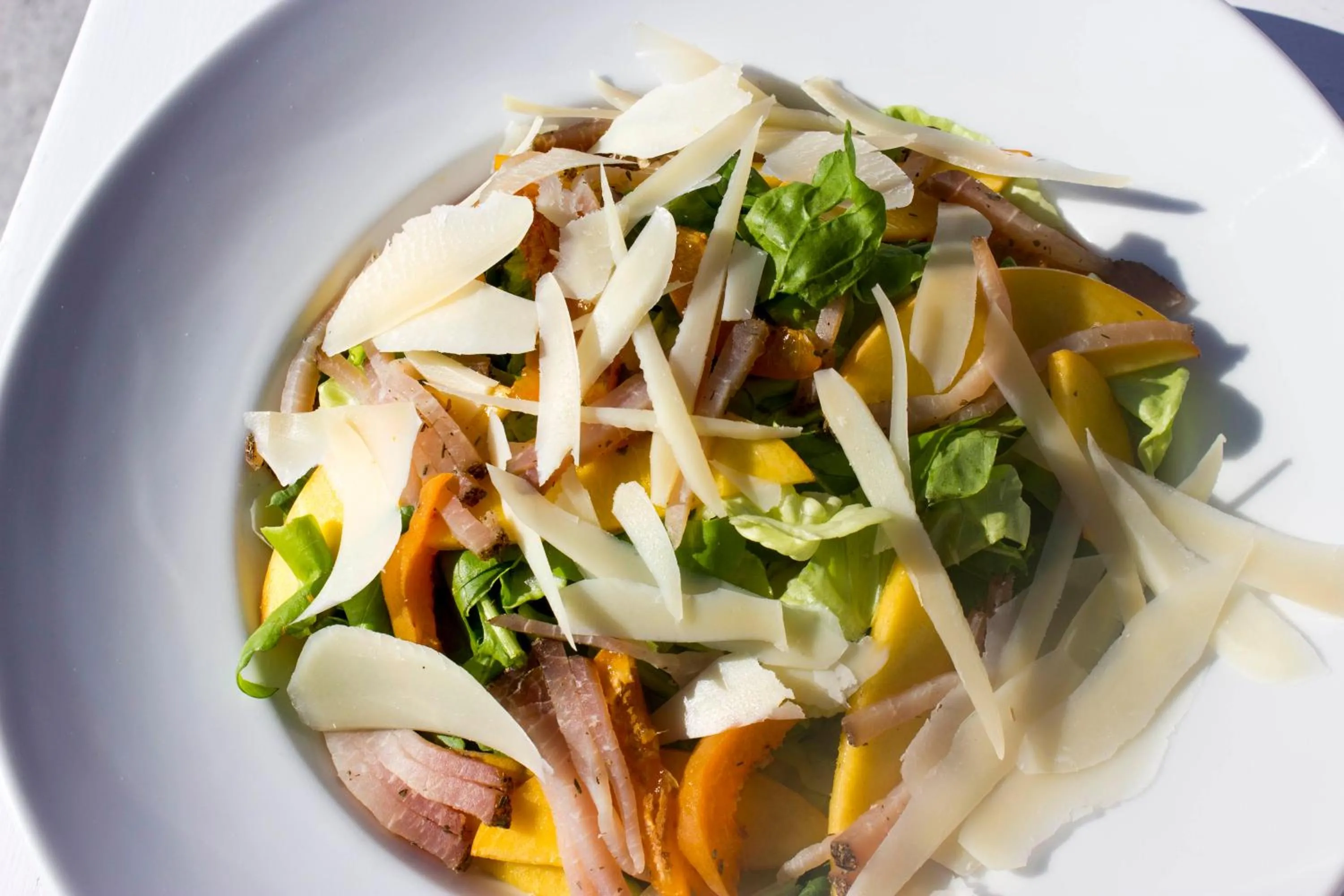 Restaurant/places to eat in Flaskos Luxury Suites