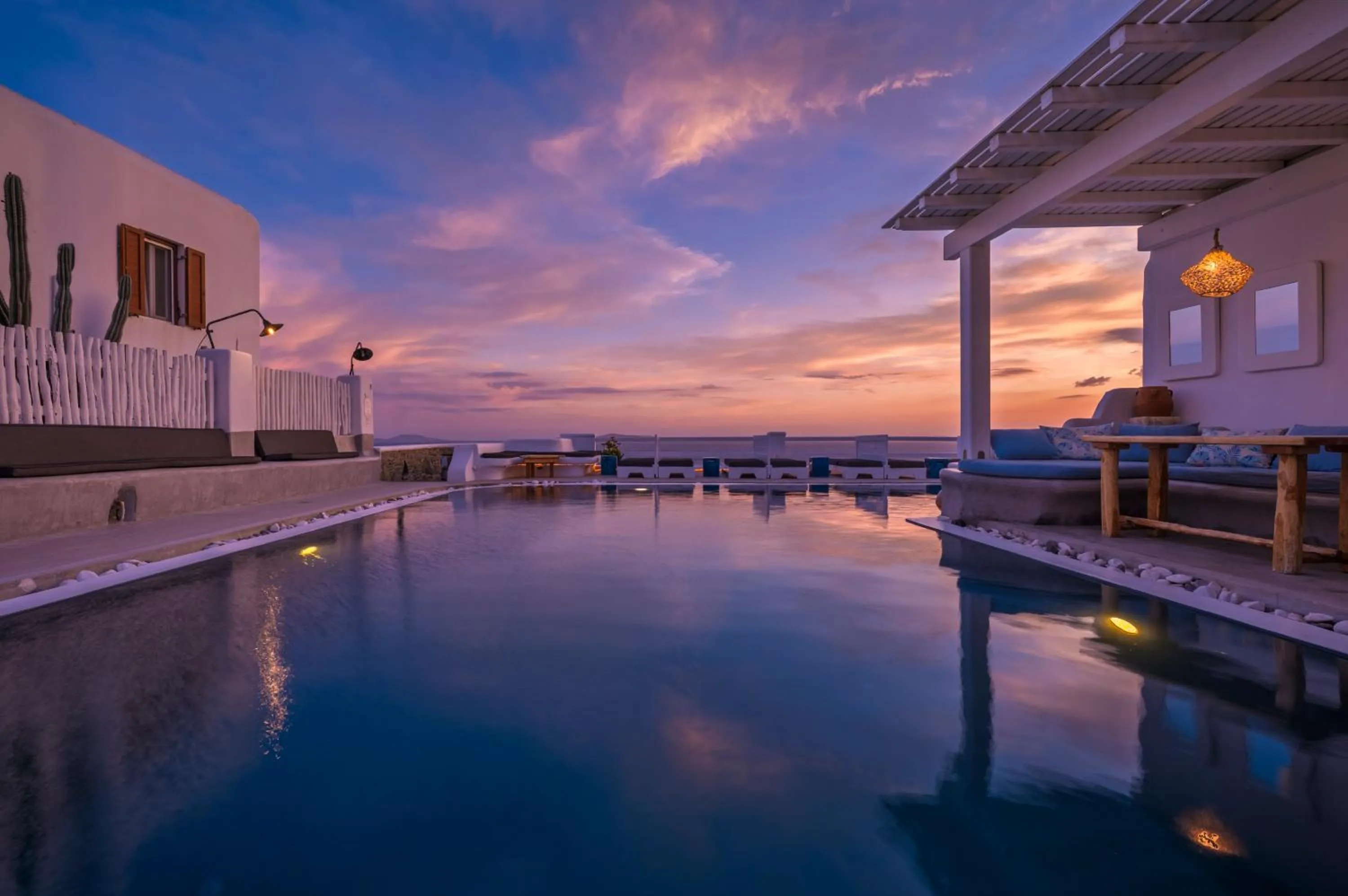 Flaskos Luxury Suites