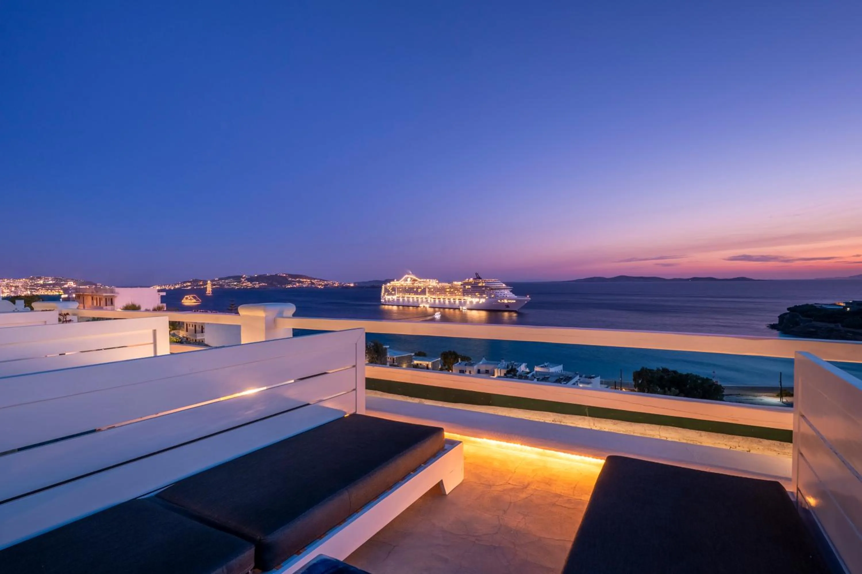 Flaskos Luxury Suites