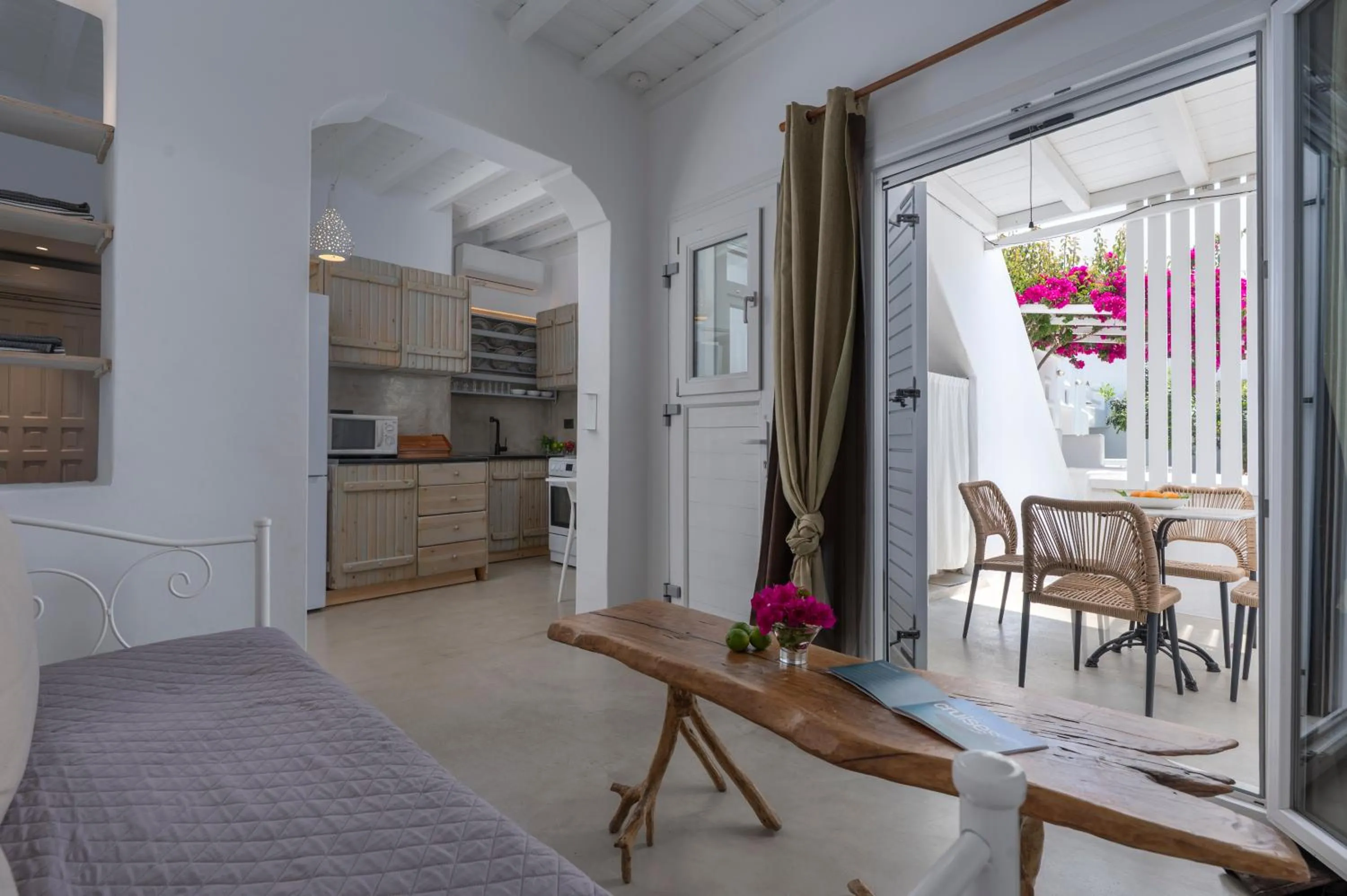 Flaskos Luxury Suites