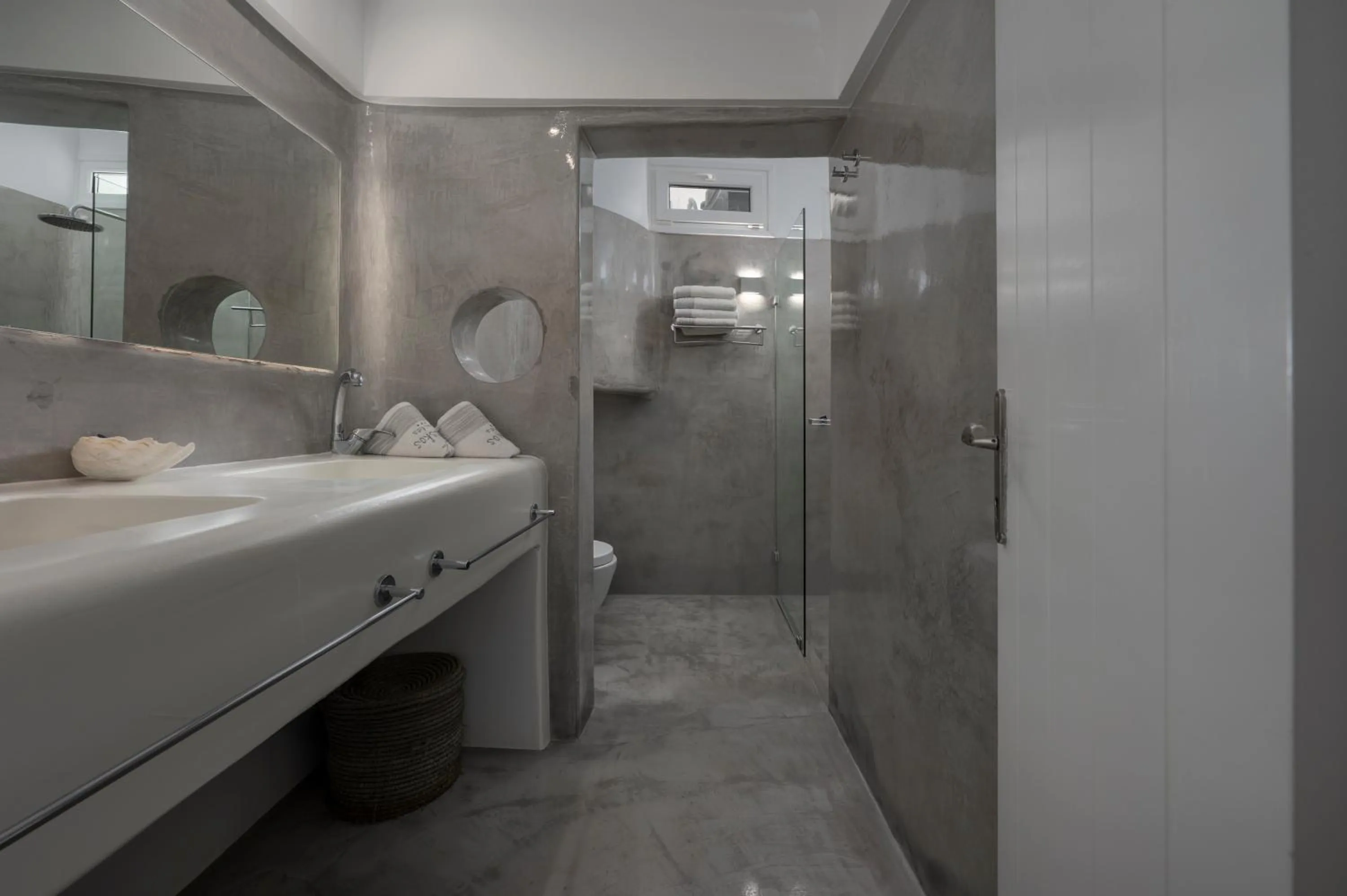 Flaskos Luxury Suites