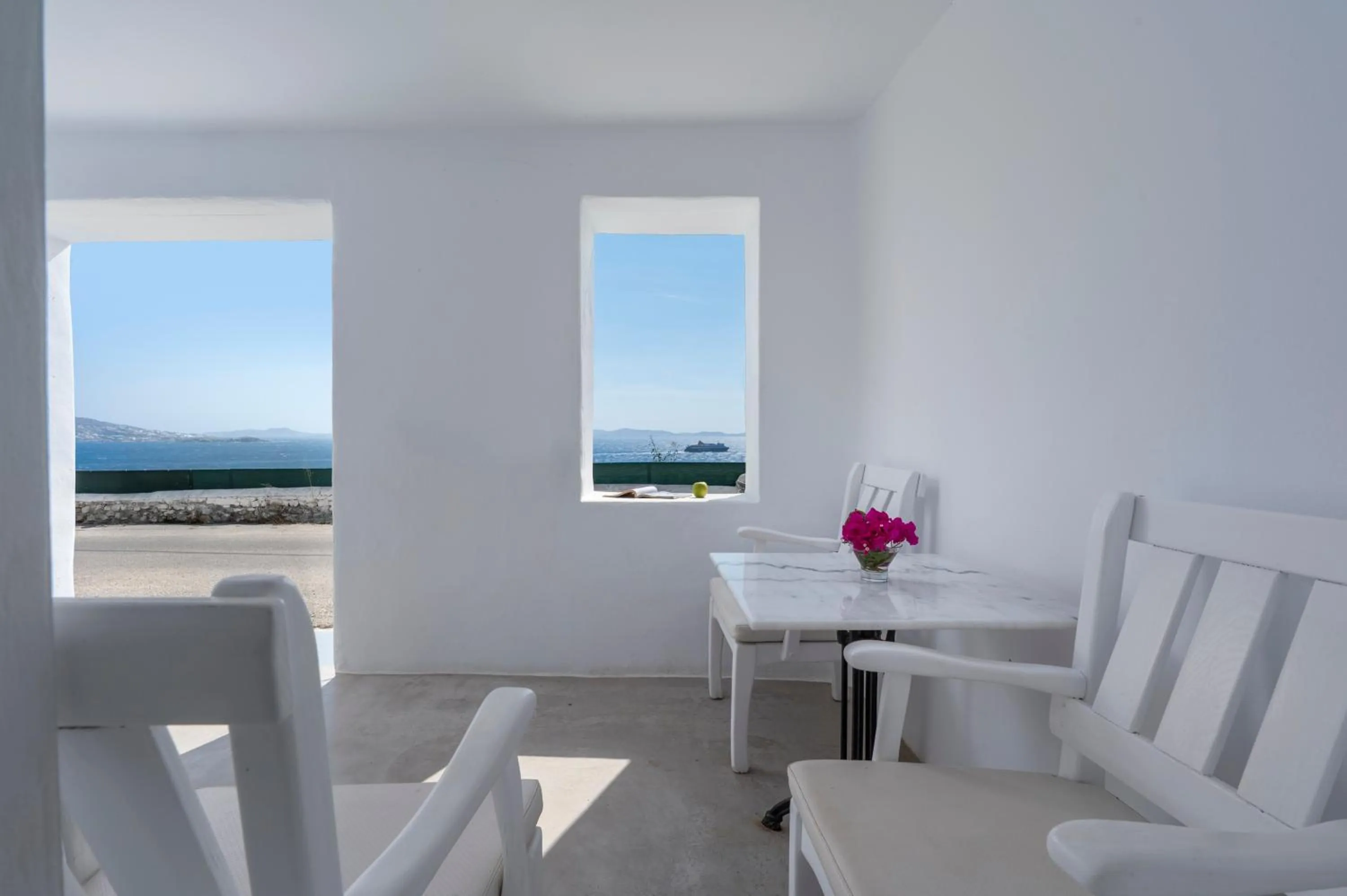 Flaskos Luxury Suites