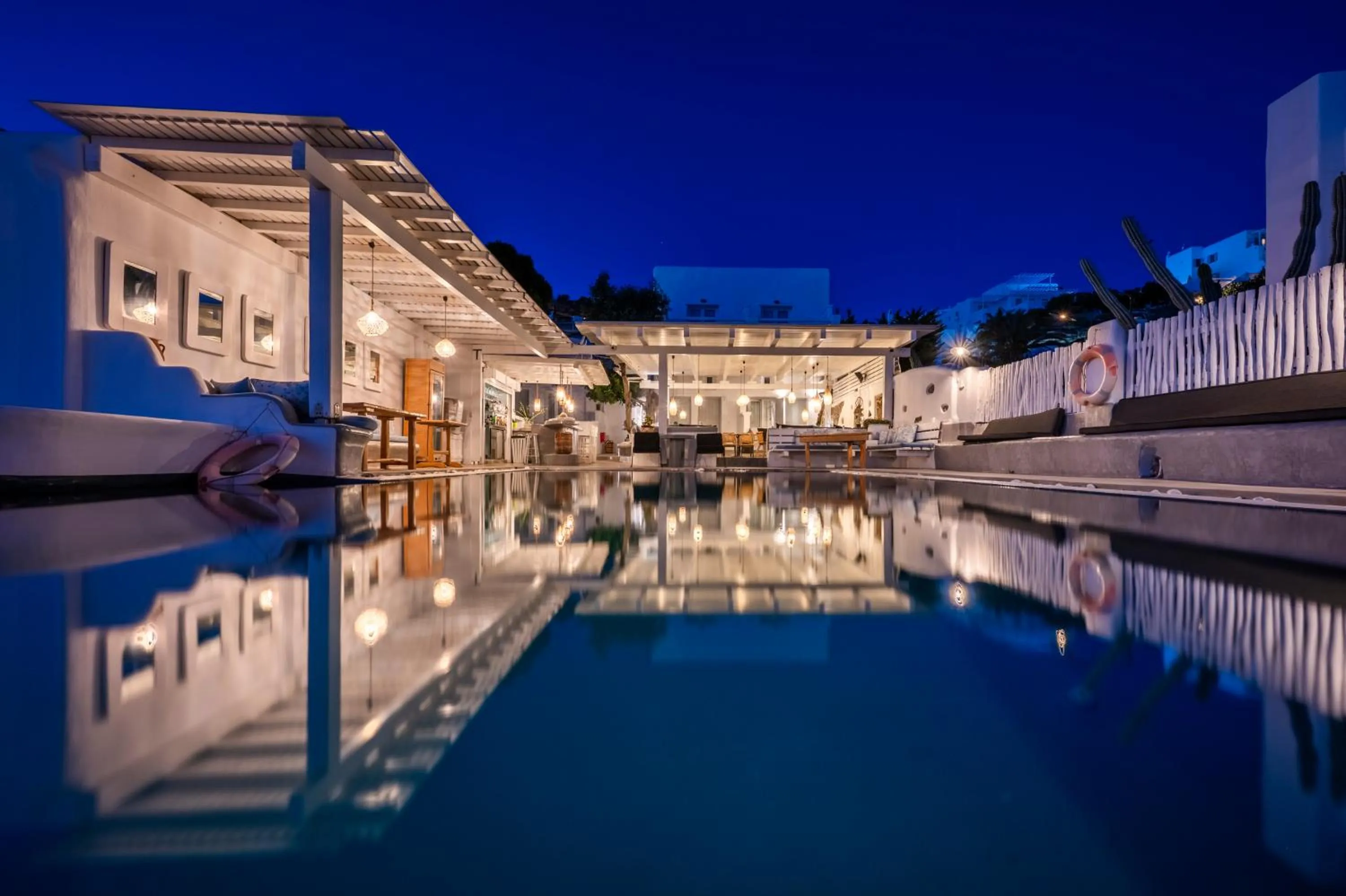 Flaskos Luxury Suites