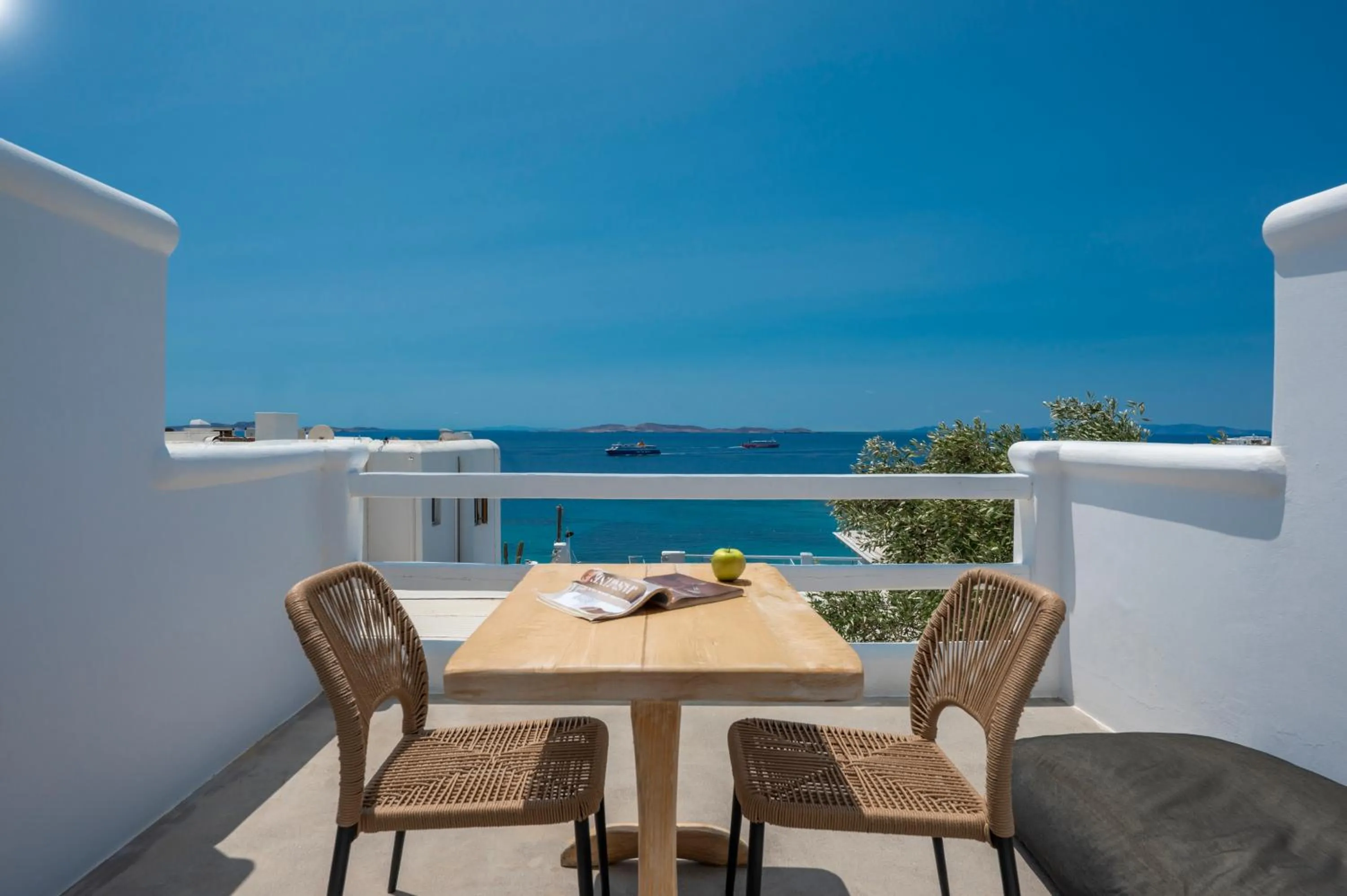 Flaskos Luxury Suites