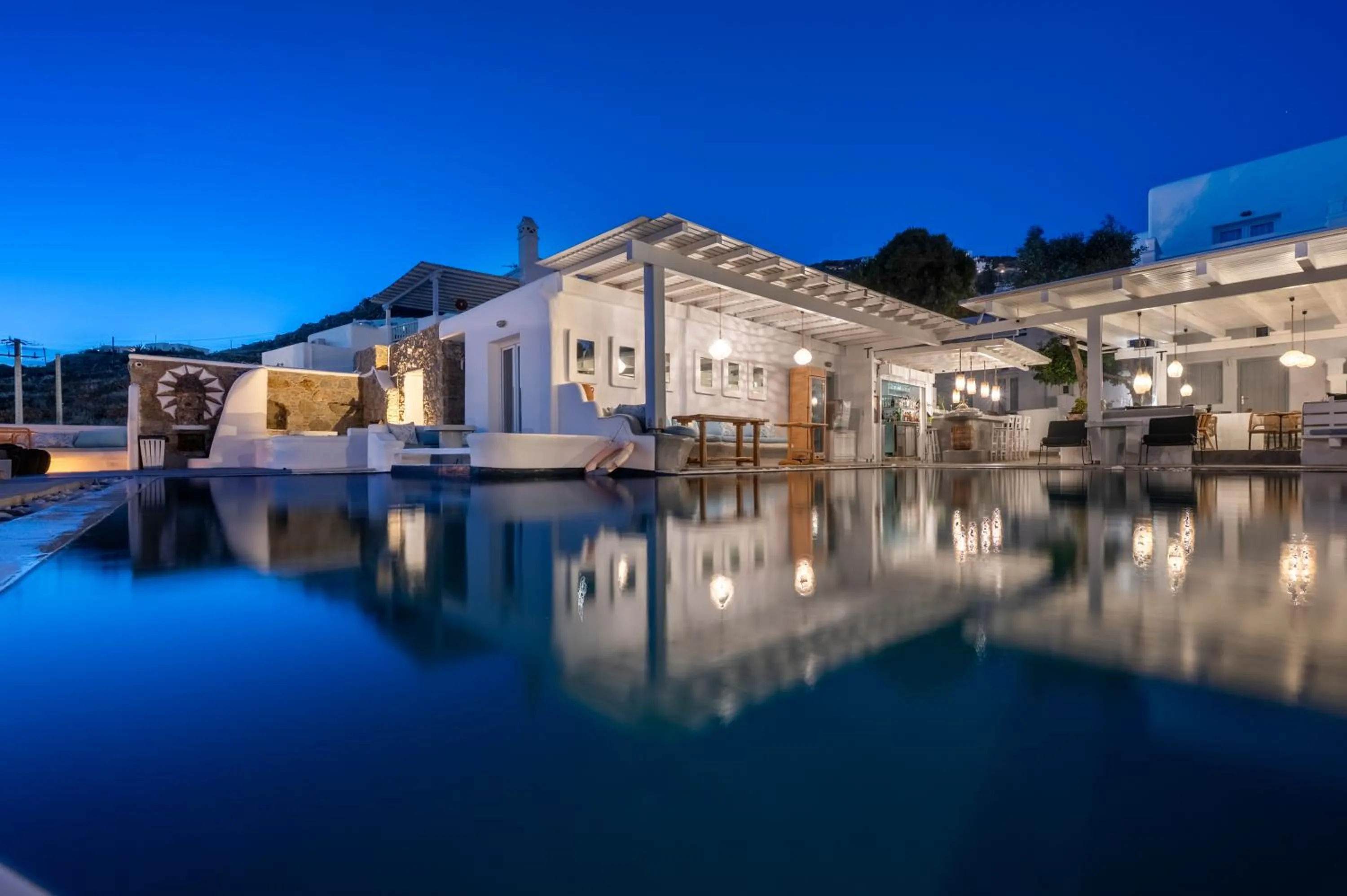 Flaskos Luxury Suites