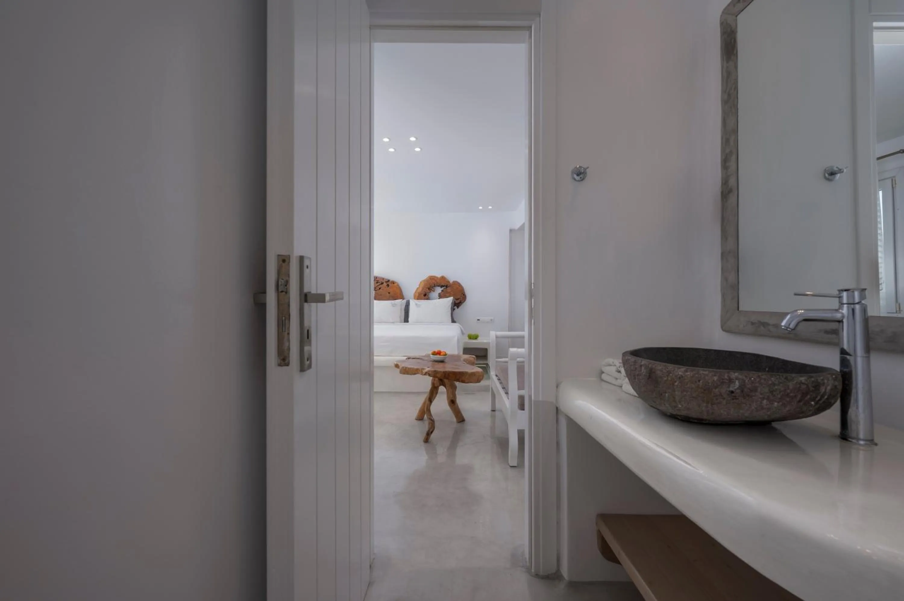 Flaskos Luxury Suites