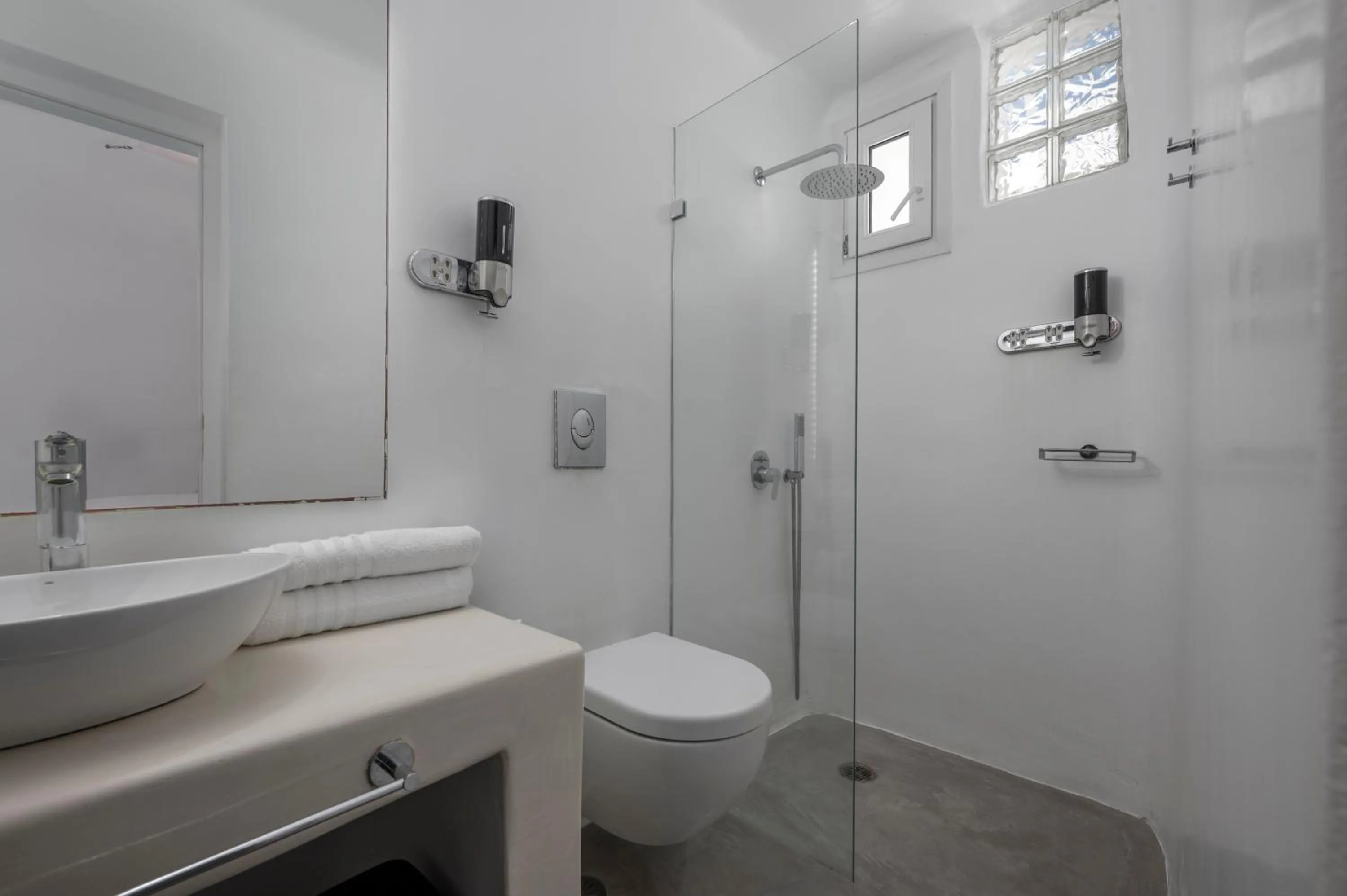 Flaskos Luxury Suites