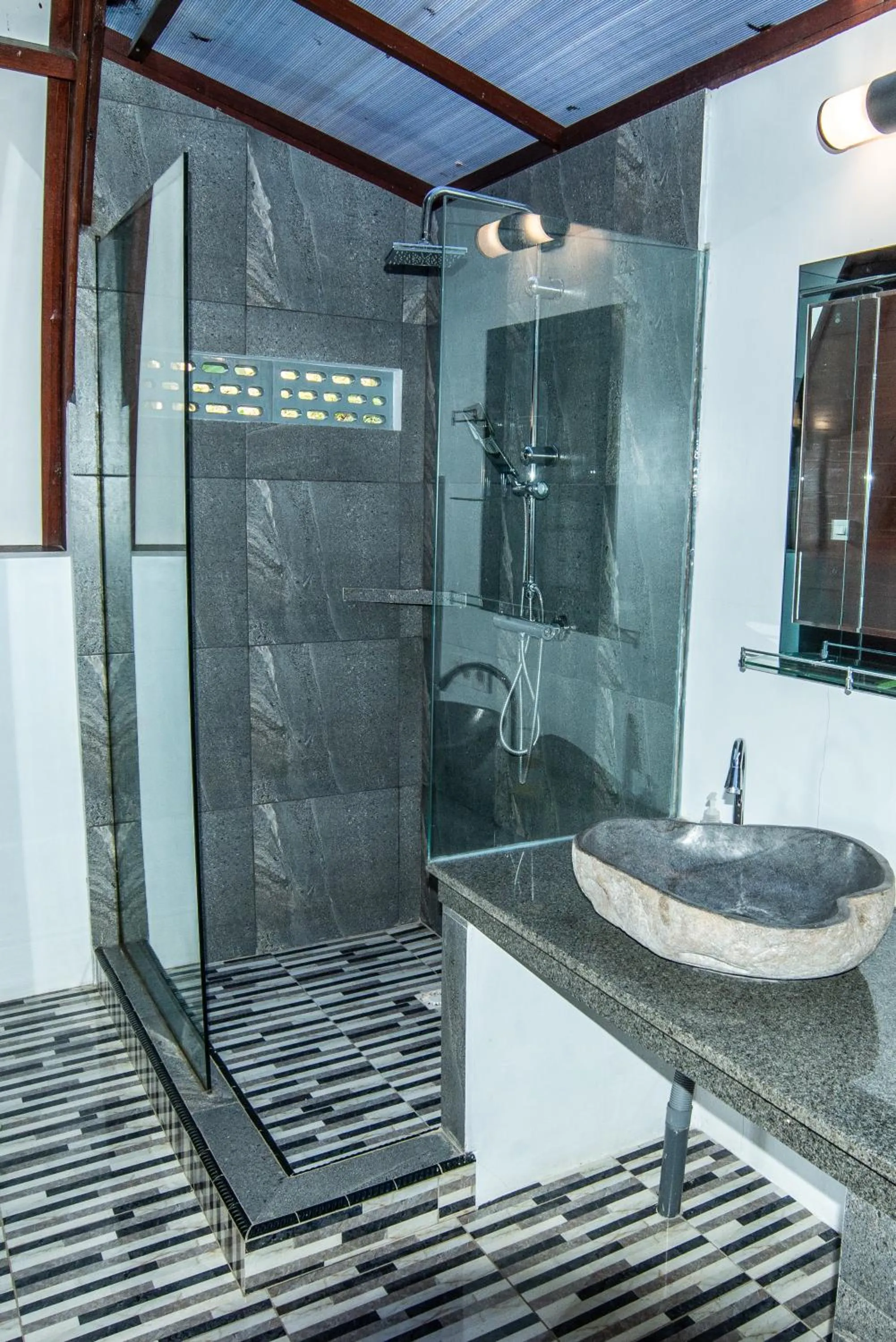 Shower in The Papalagi Resort