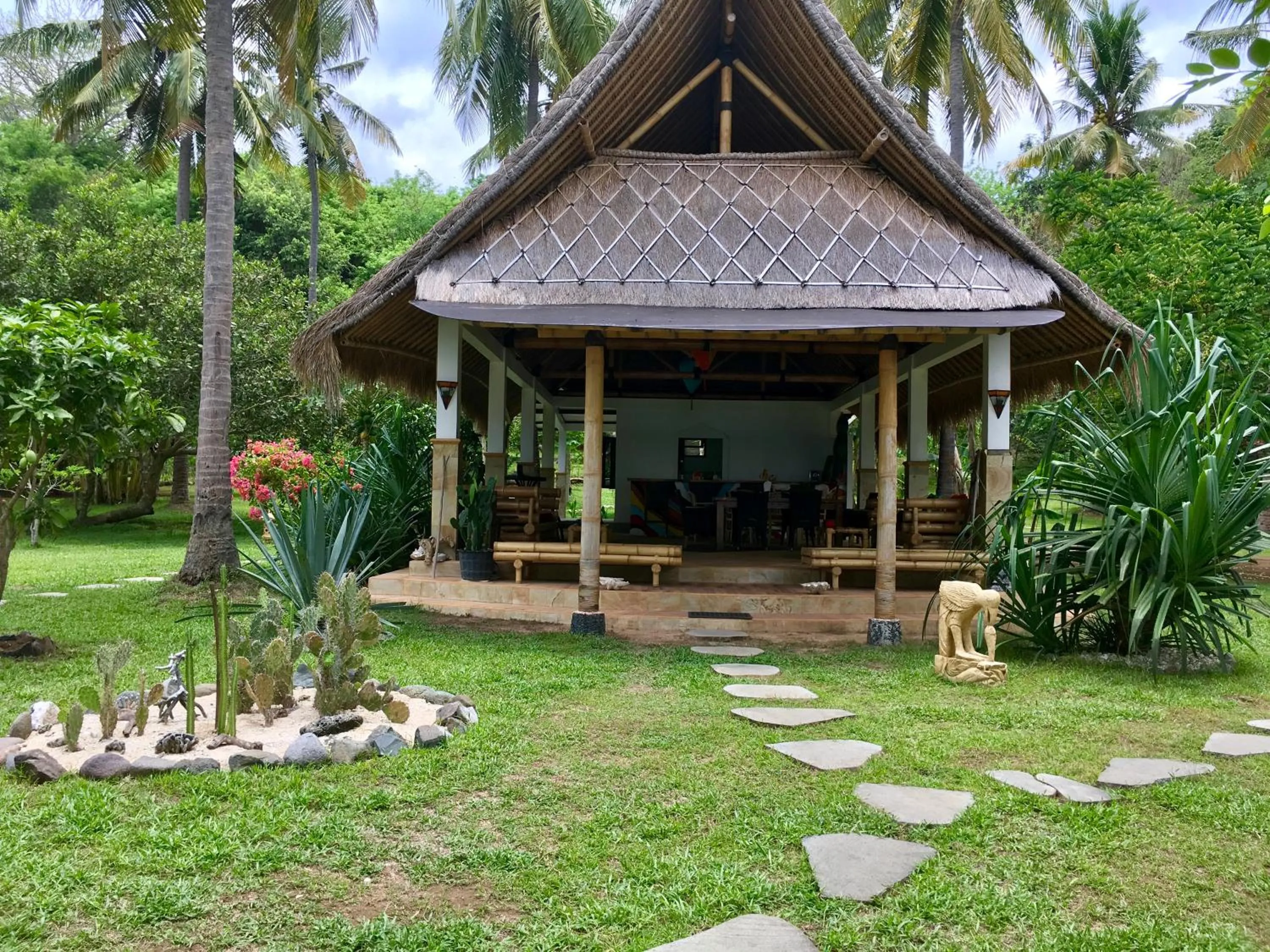 Restaurant/places to eat in The Papalagi Resort