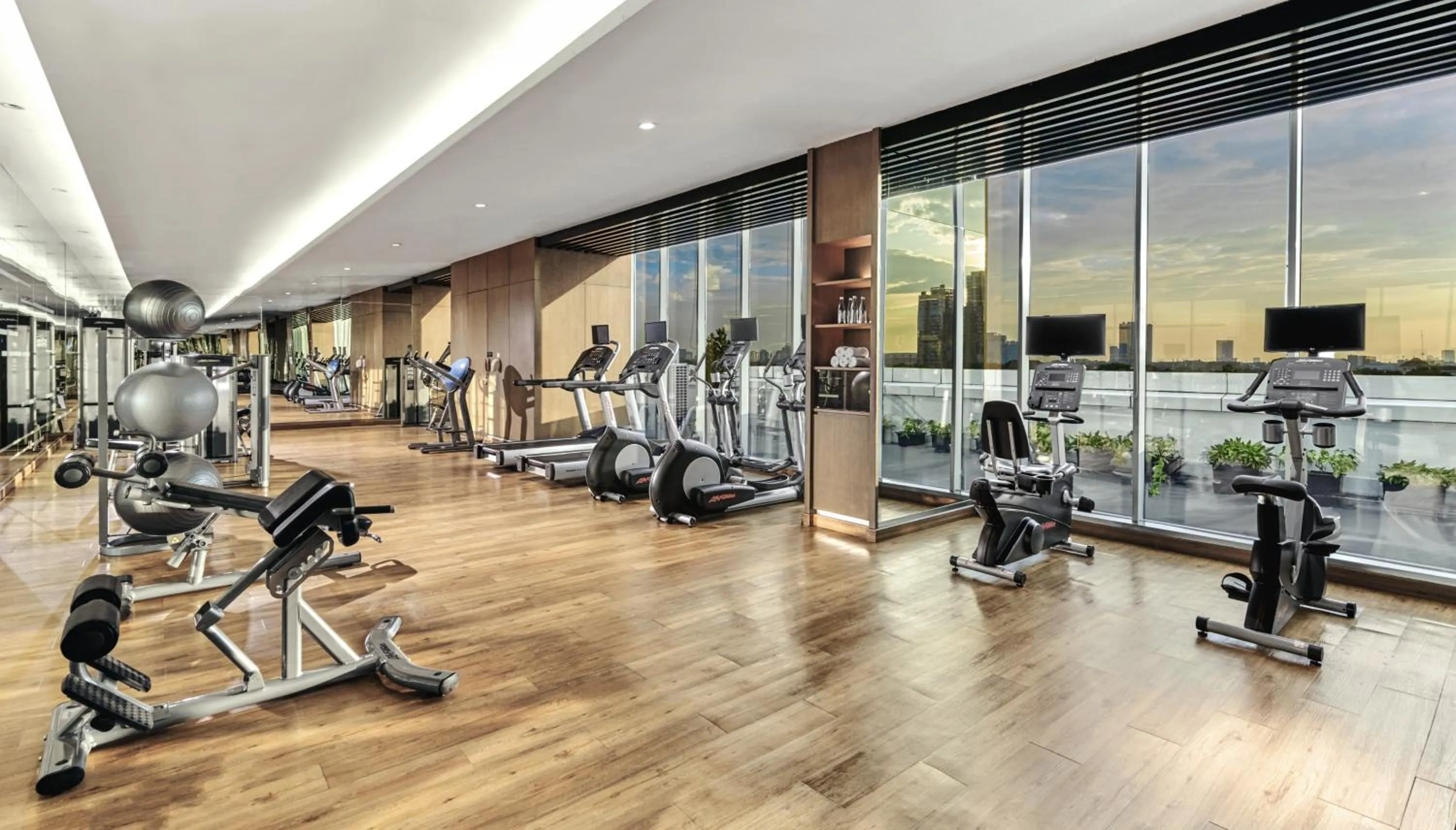 Fitness centre/facilities in Oakwood Suites La Maison Jakarta