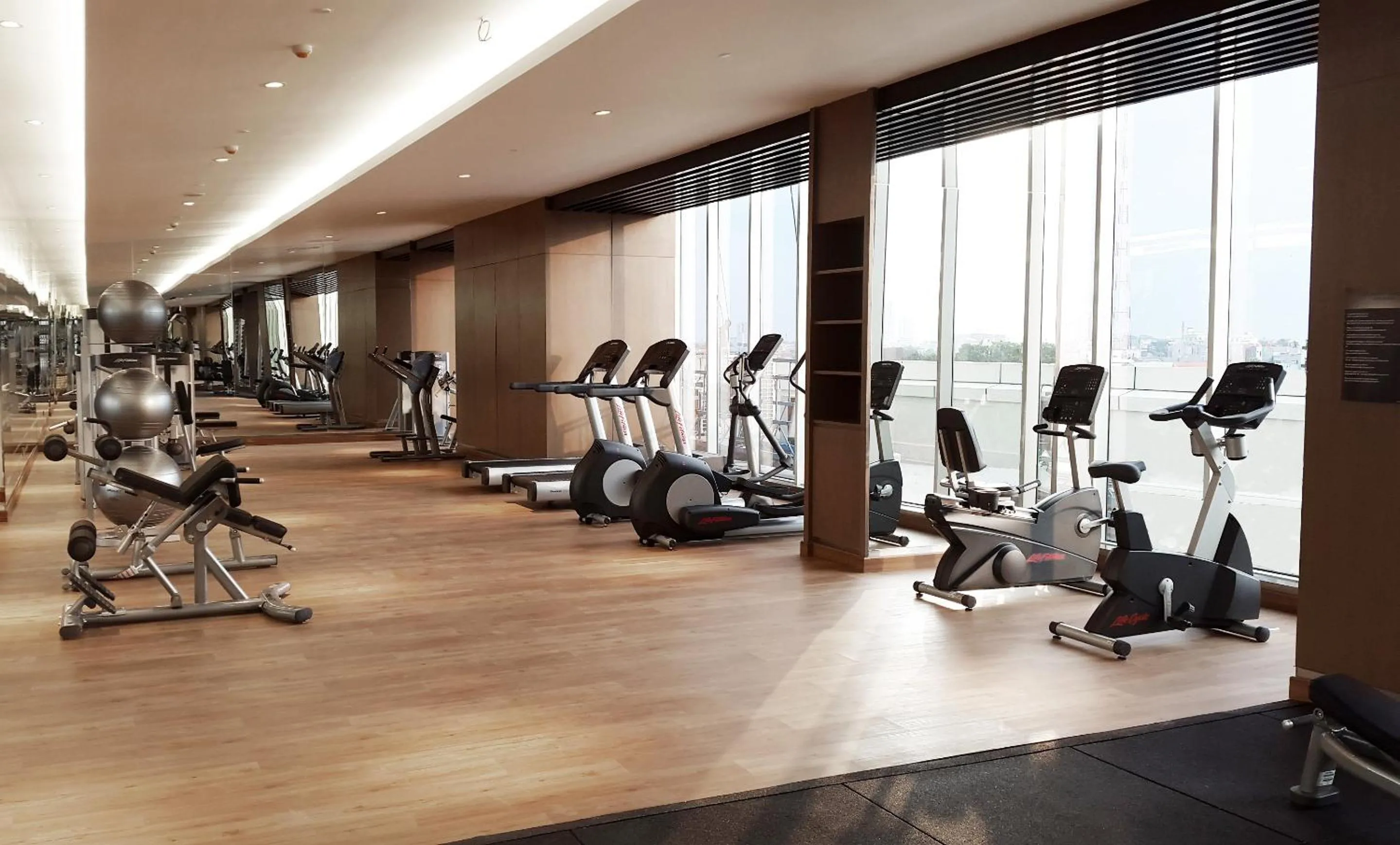 Fitness centre/facilities in Oakwood Suites La Maison Jakarta