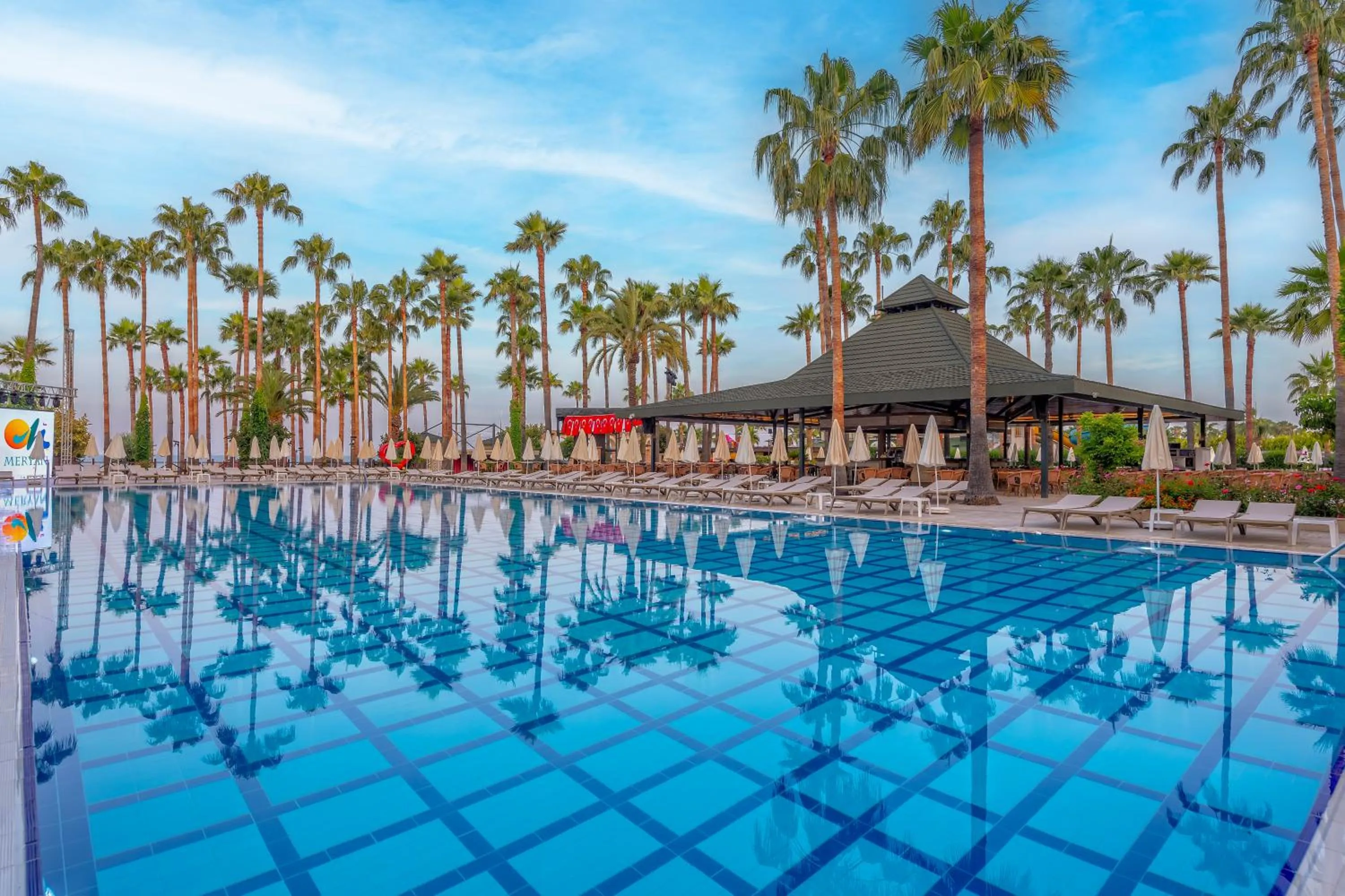 Swimming pool in Meryan Hotel - Ultra All Inclusive