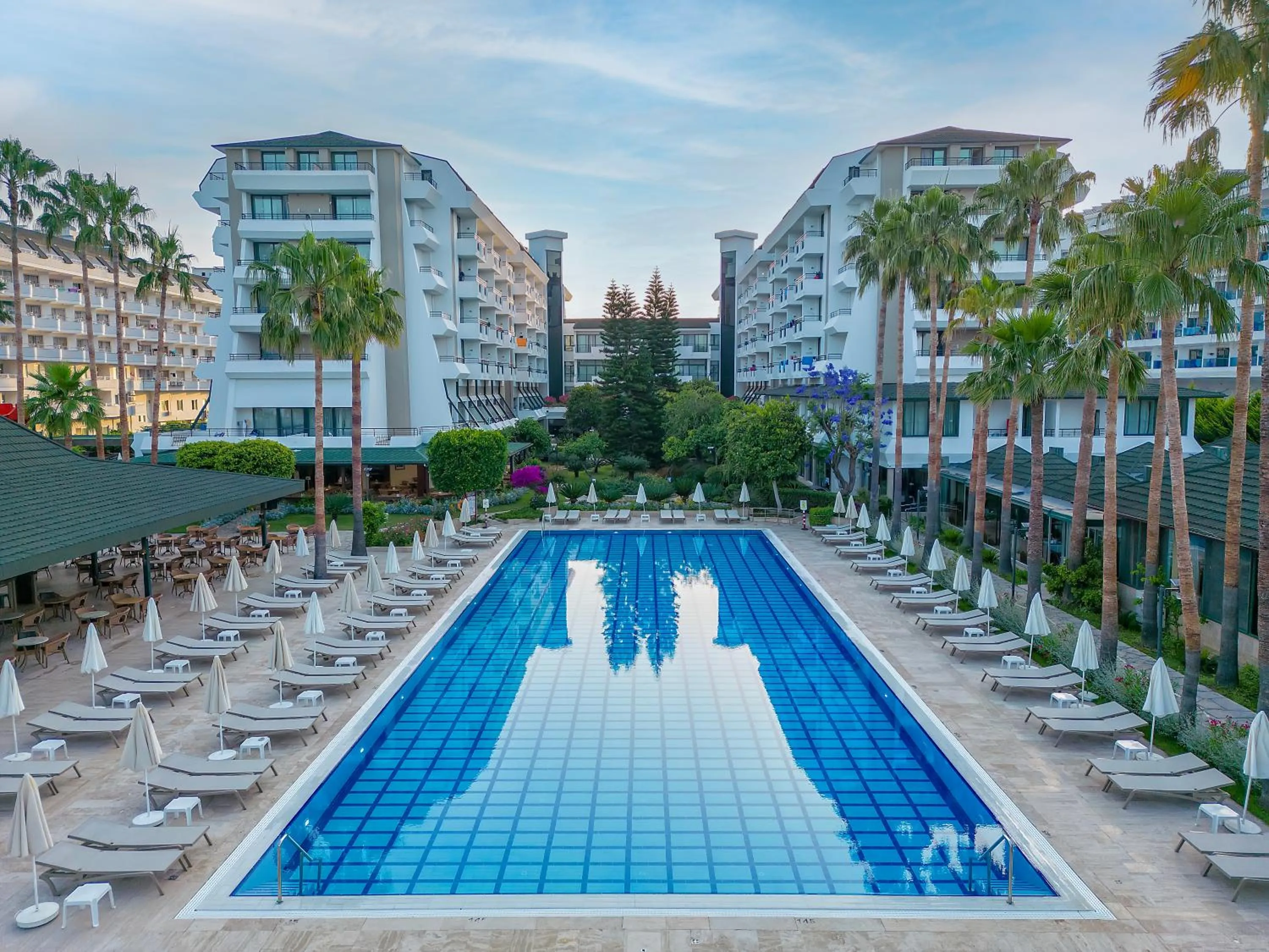 Swimming pool in Meryan Hotel - Ultra All Inclusive