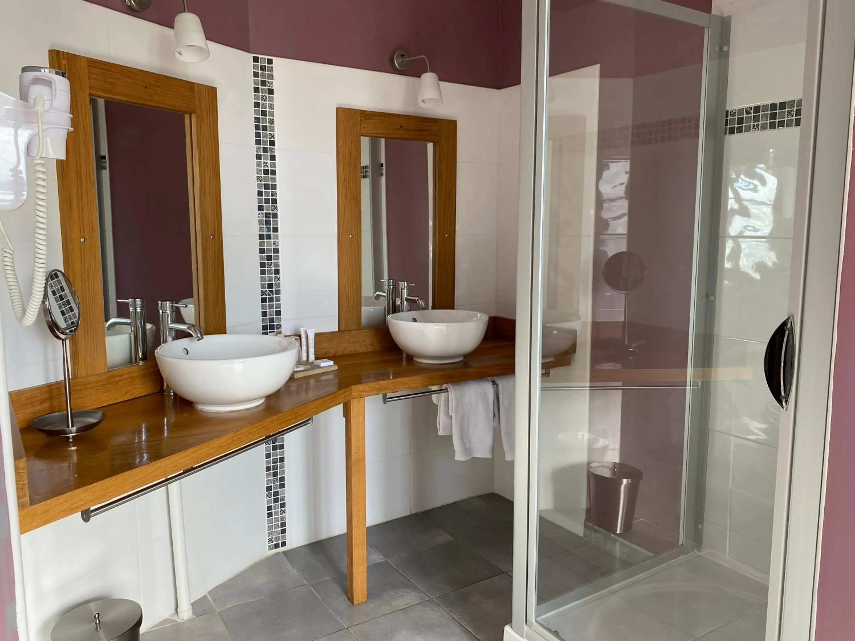 Bathroom in Logis Hôtel Château De Palaja