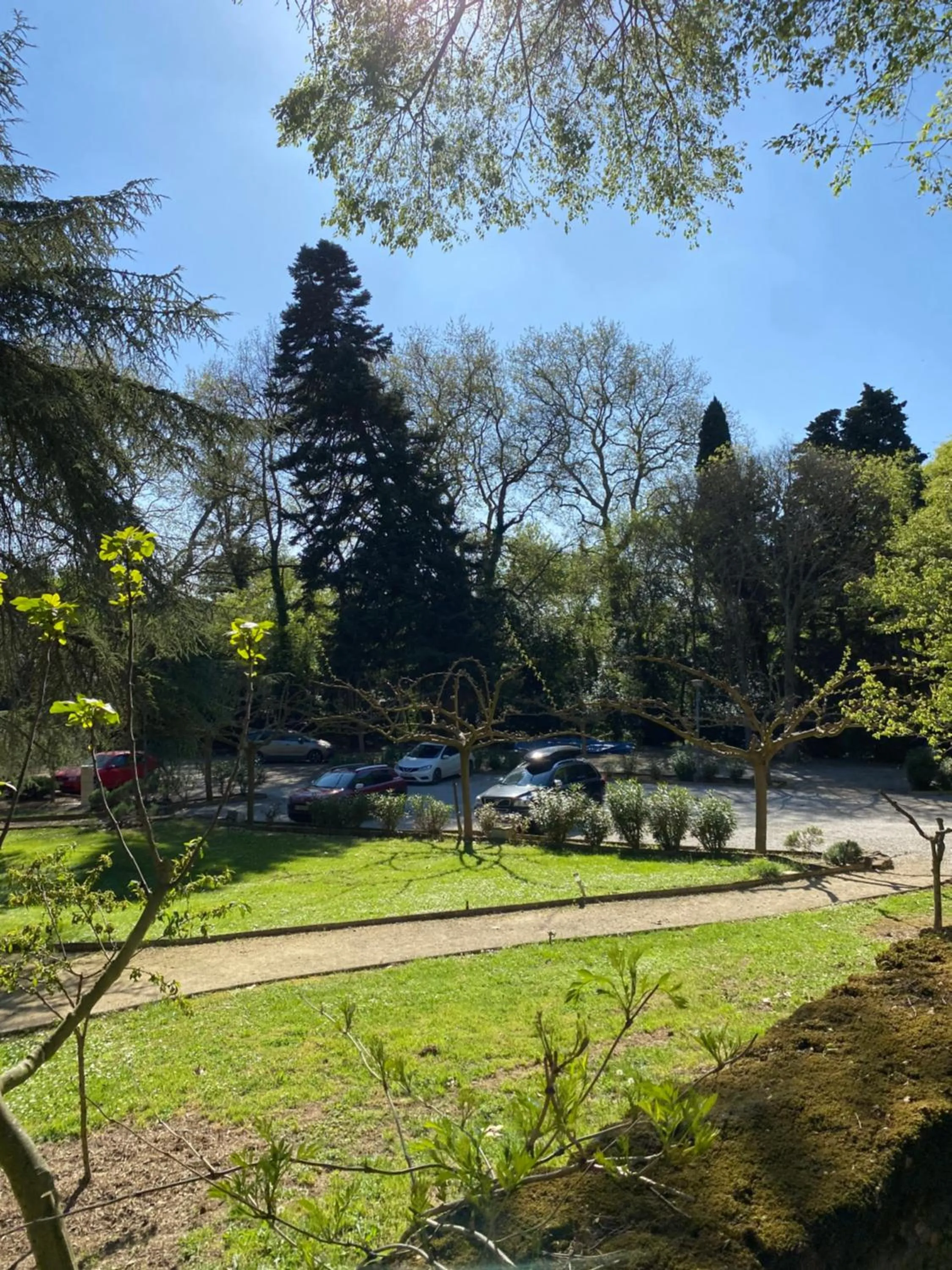 Parking in Logis Hôtel Château De Palaja
