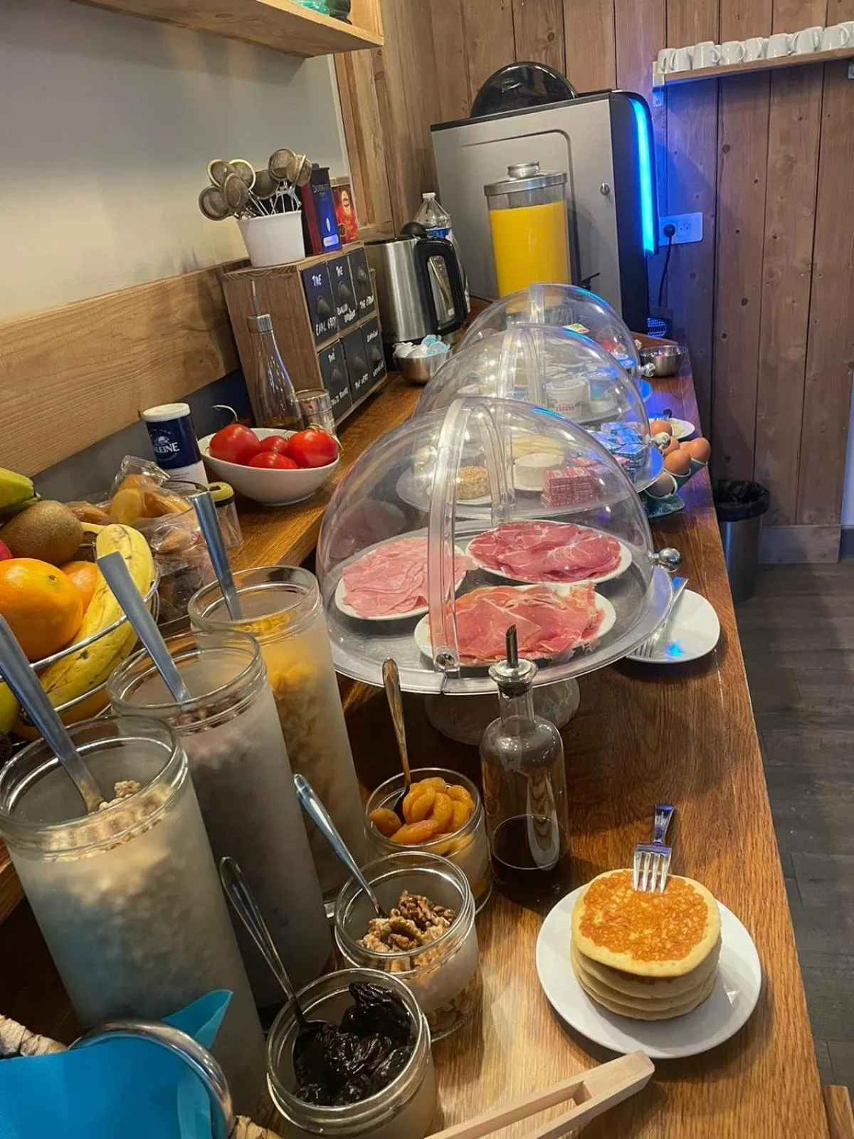 Food and drinks in Logis Hôtel Château De Palaja