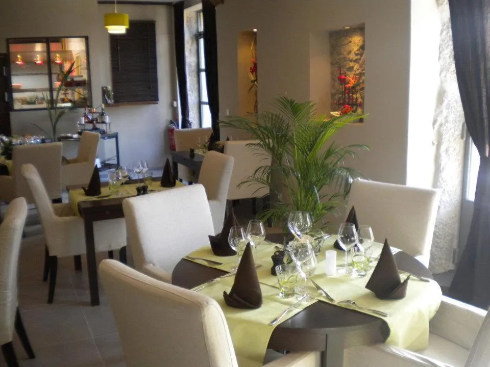 Restaurant/places to eat in Logis Hôtel Château De Palaja