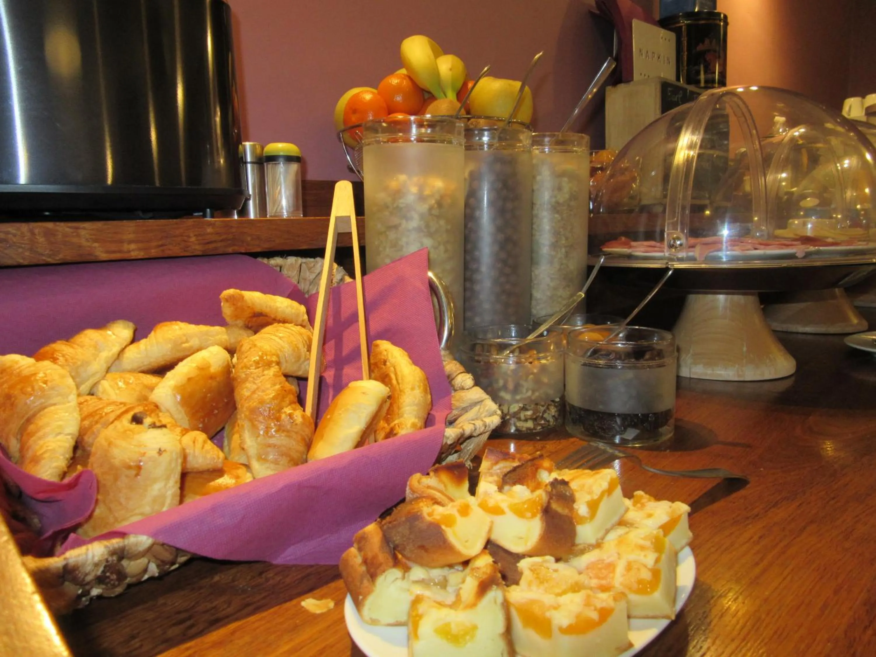 Breakfast in Logis Hôtel Château De Palaja