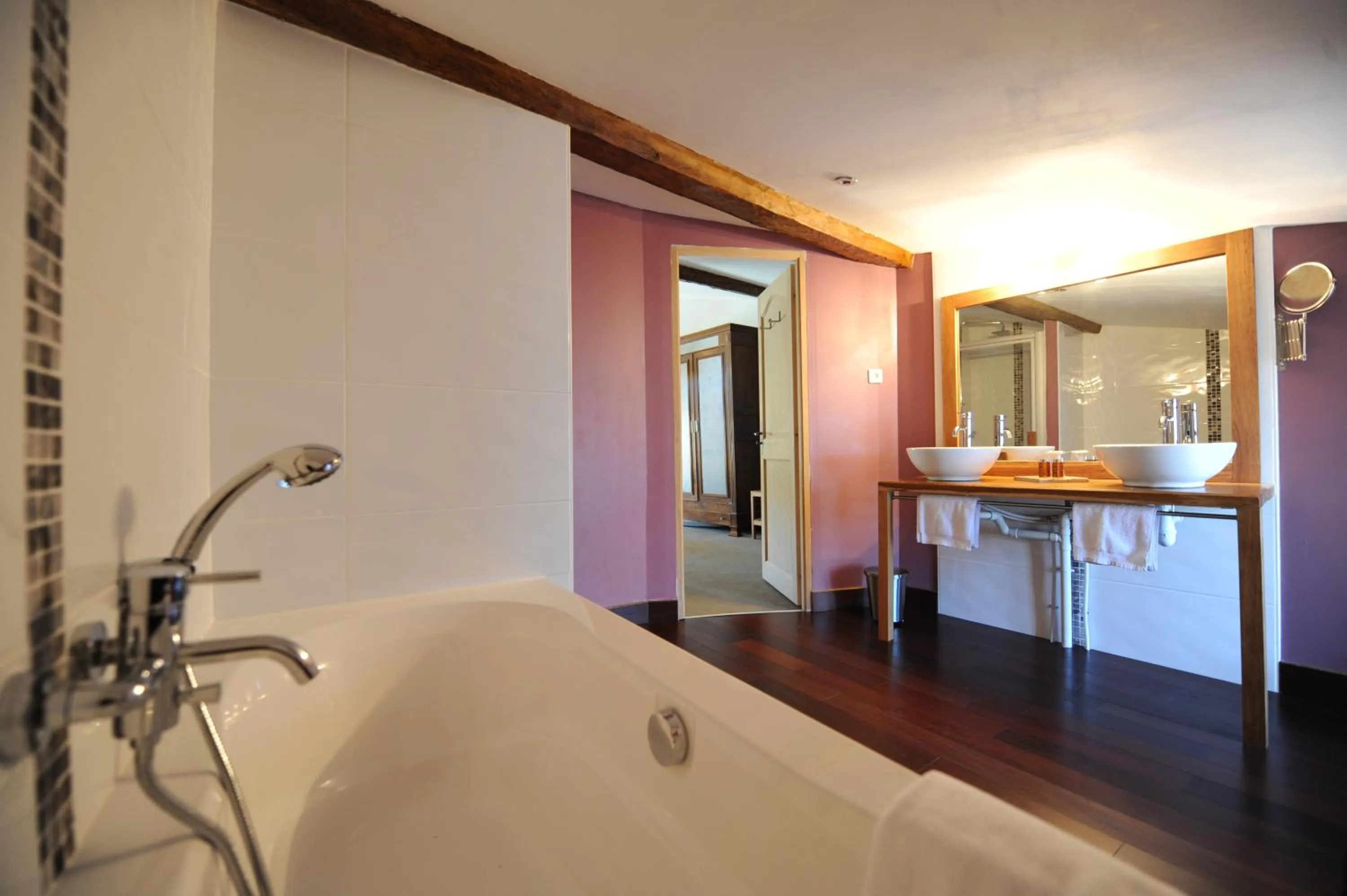 Bathroom in Logis Hôtel Château De Palaja