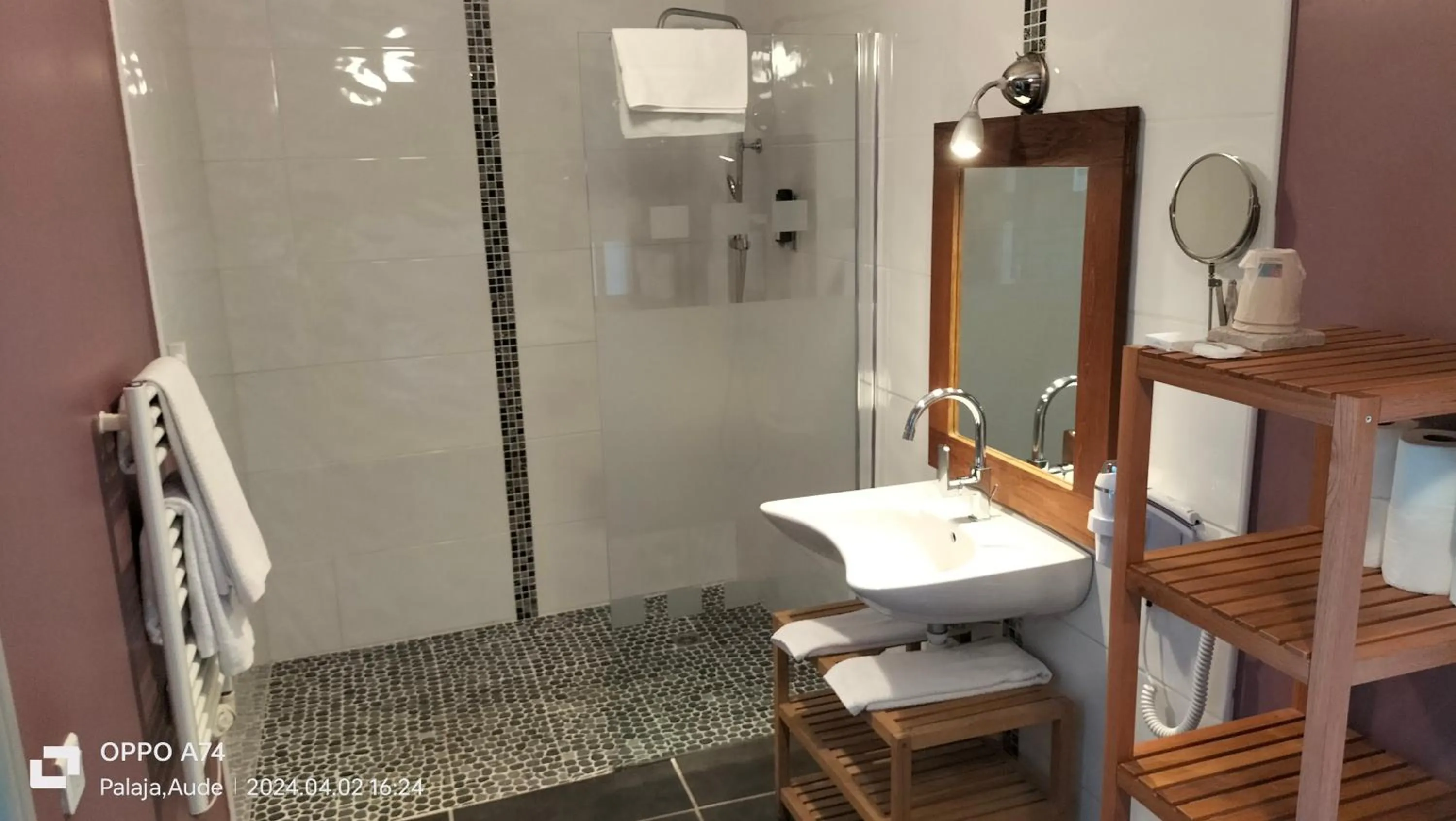 Bathroom in Logis Hôtel Château De Palaja