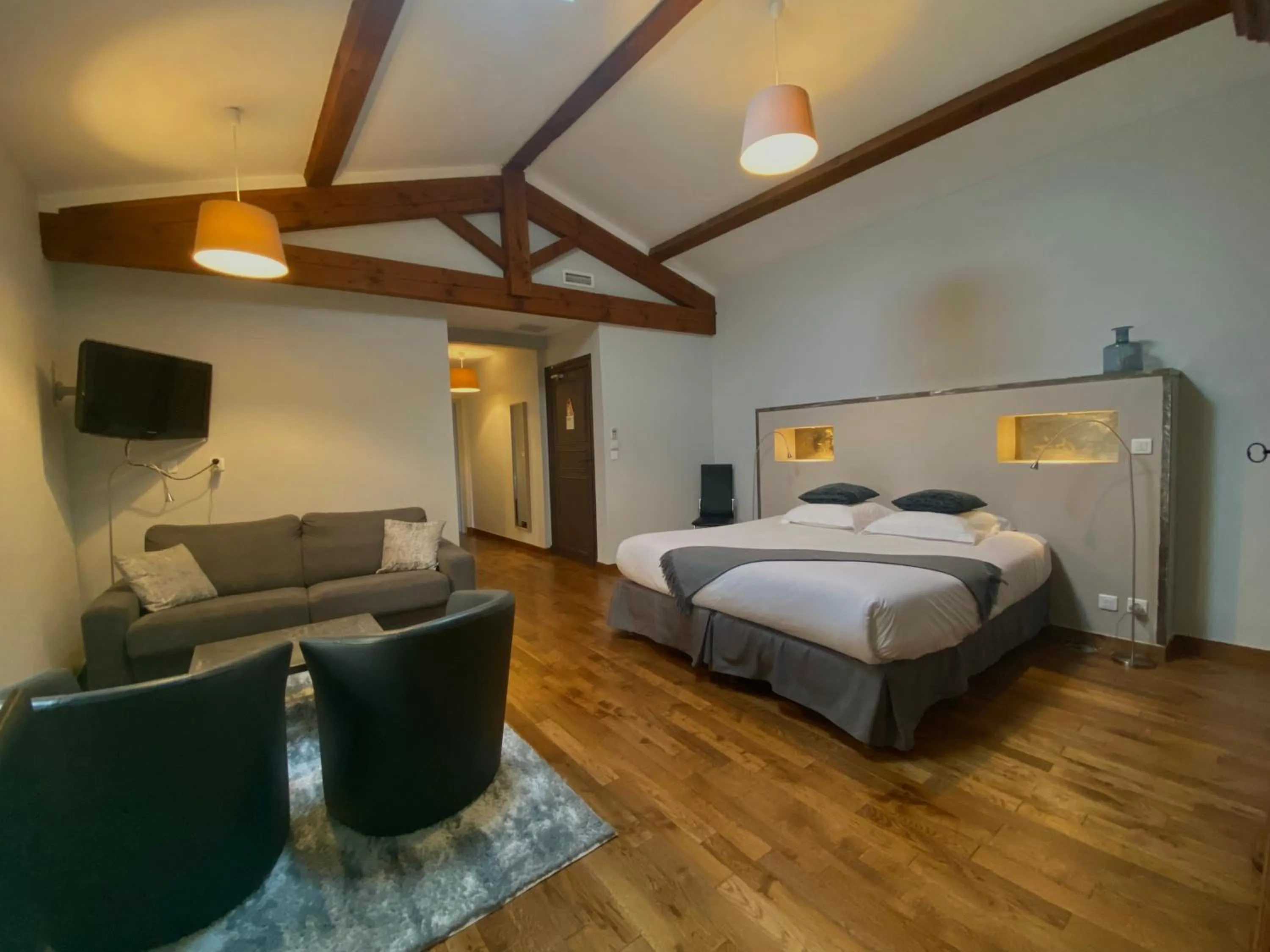 Bed in Logis Hôtel Château De Palaja