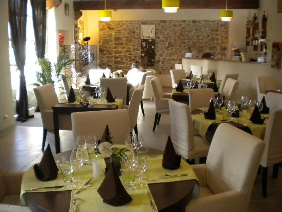 Restaurant/places to eat in Logis Hôtel Château De Palaja