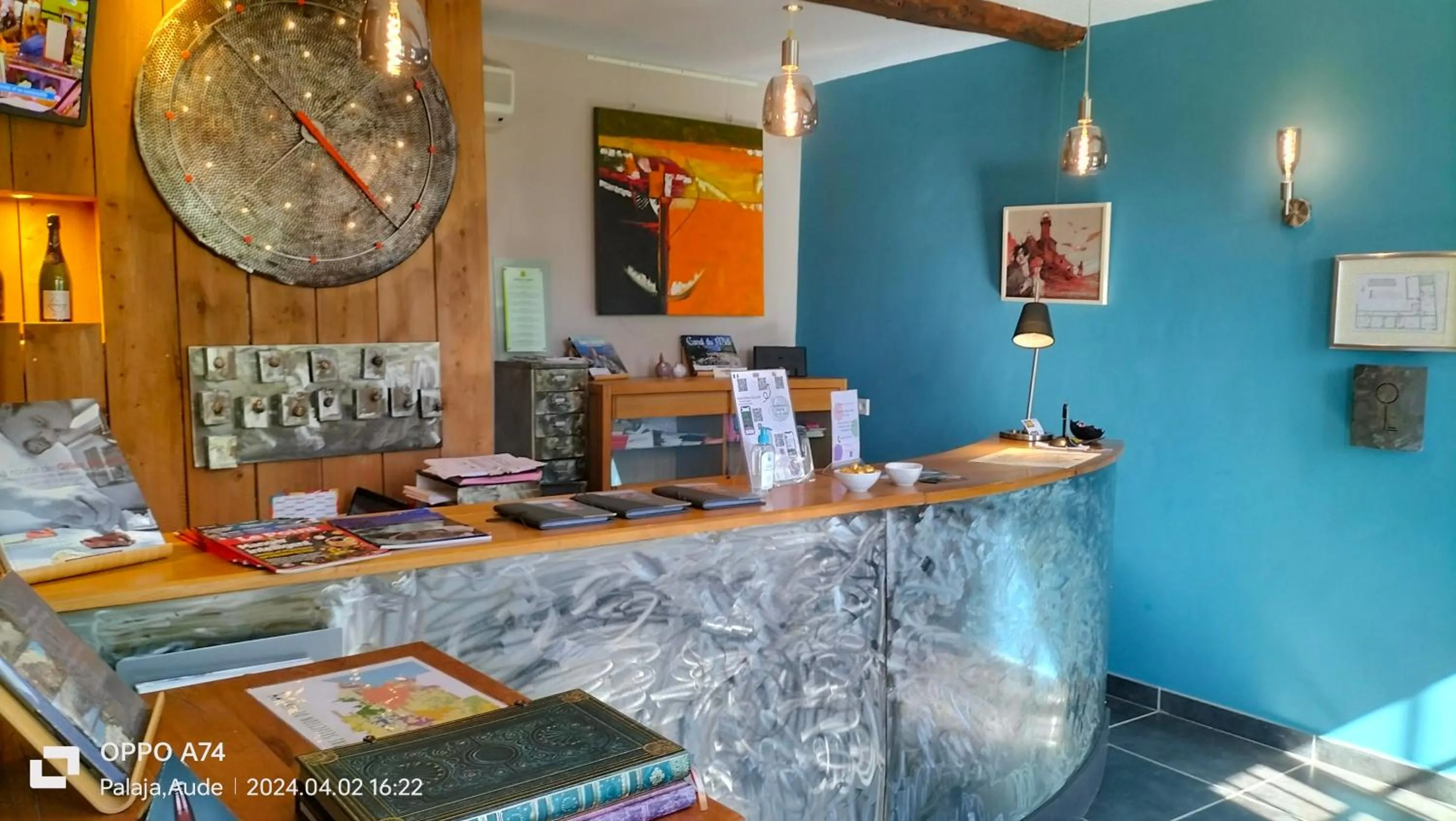 Lobby or reception in Logis Hôtel Château De Palaja