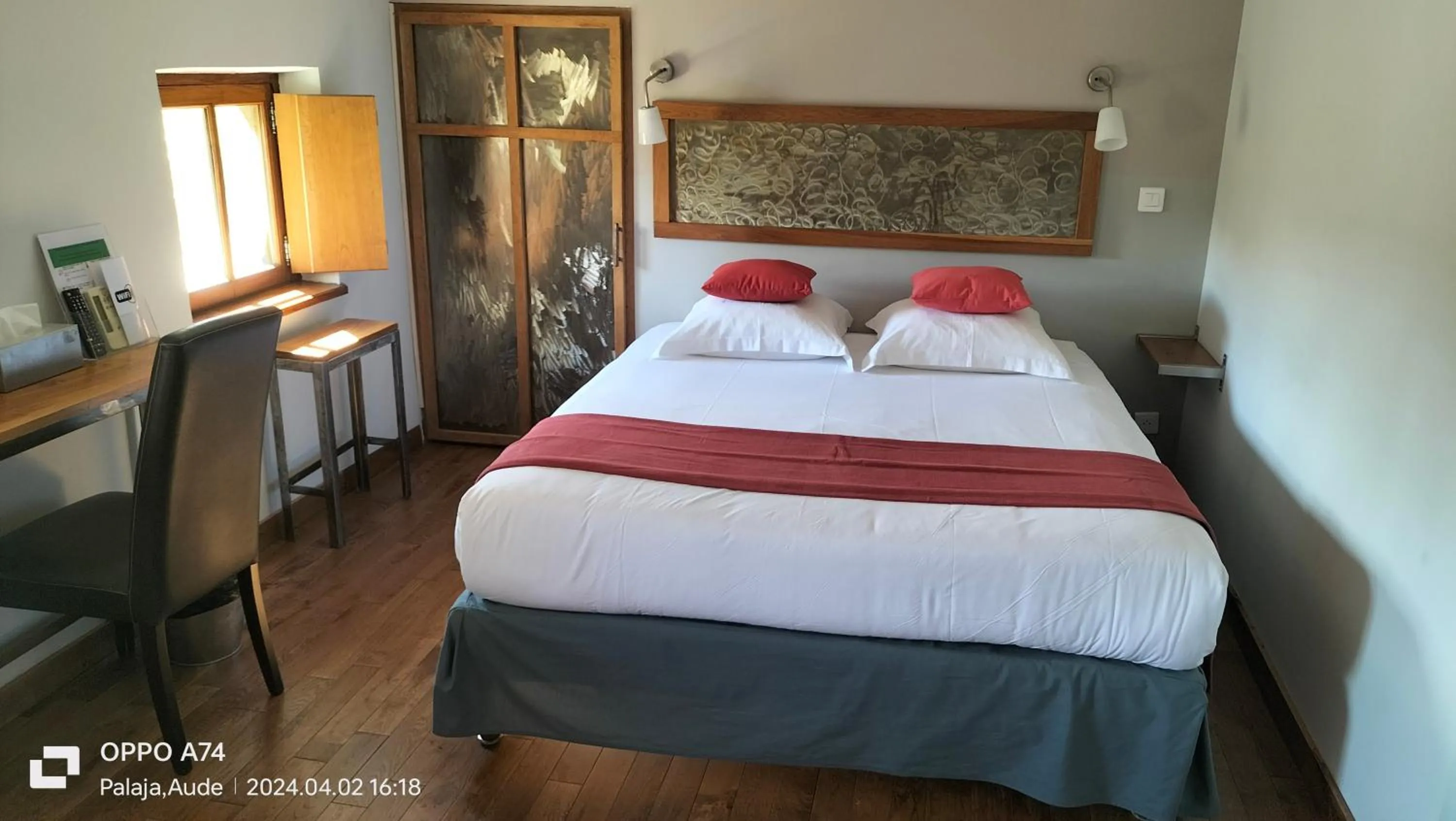 Photo of the whole room, Bed in Logis Hôtel Château De Palaja