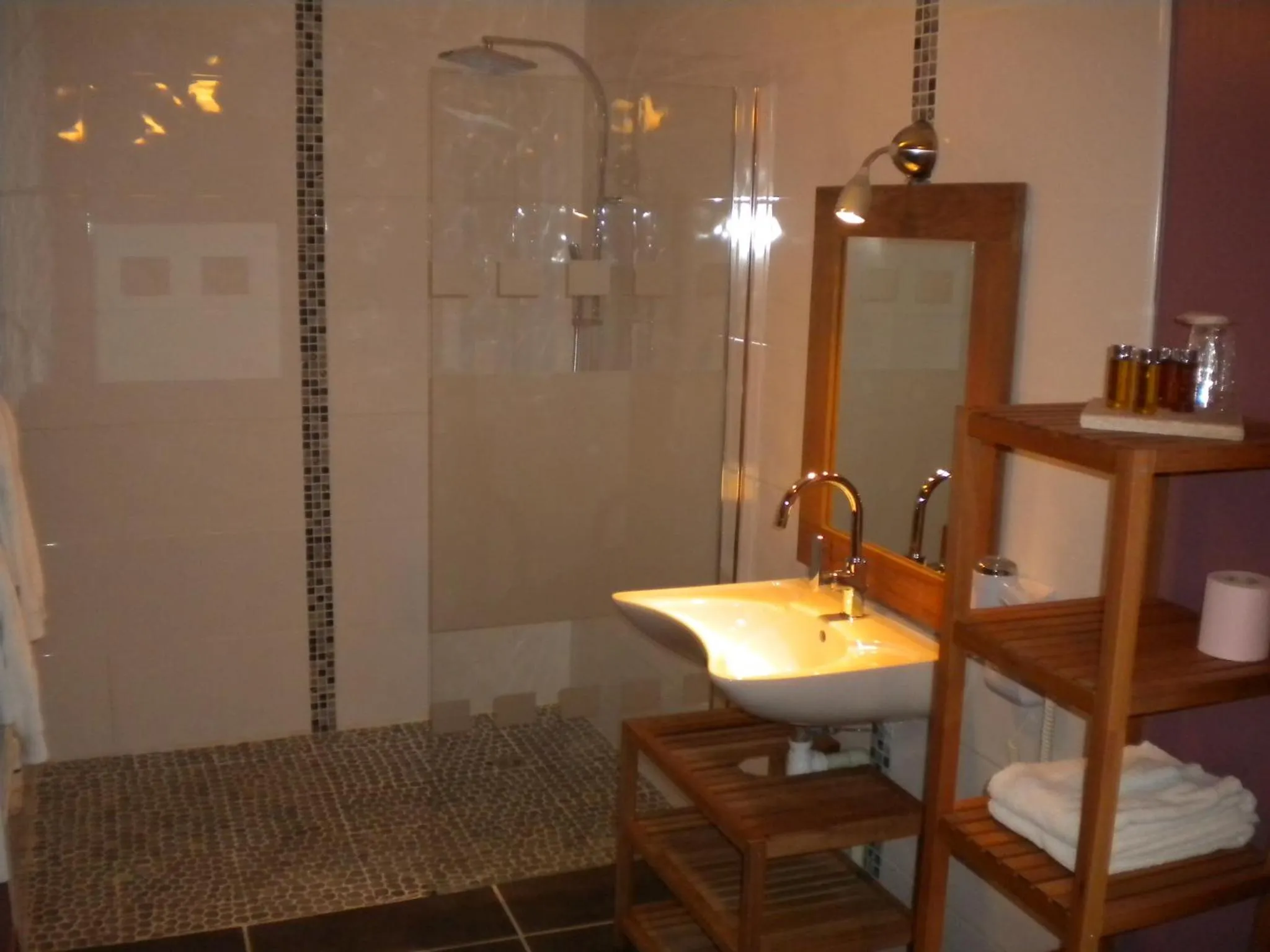 Bathroom in Logis Hôtel Château De Palaja