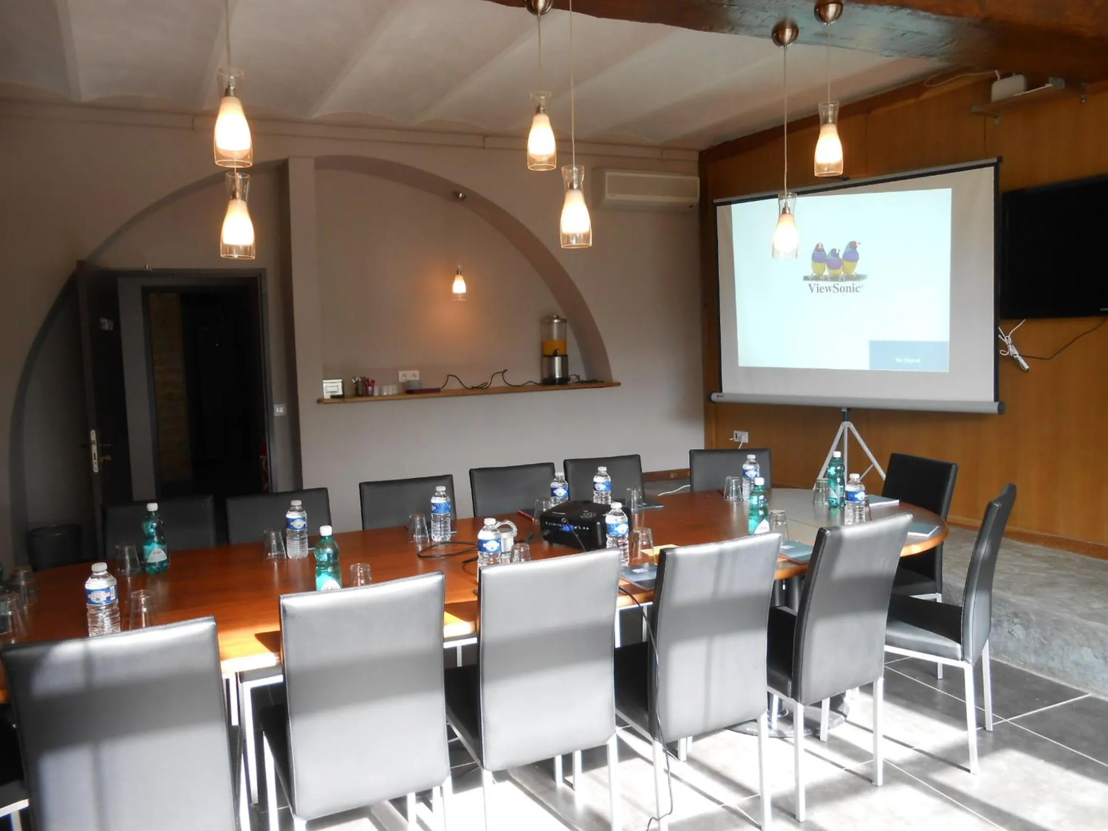 Meeting/conference room in Logis Hôtel Château De Palaja