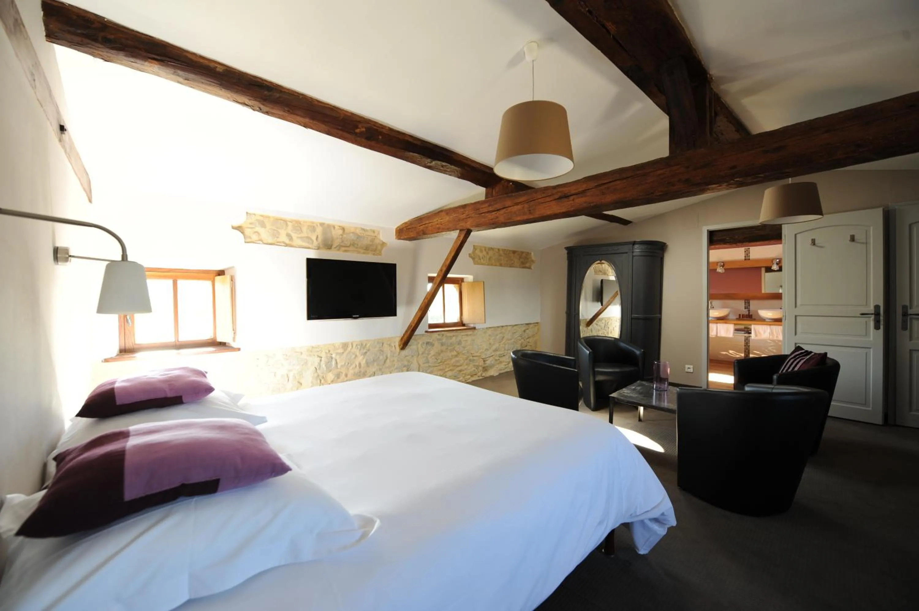 Bed in Logis Hôtel Château De Palaja