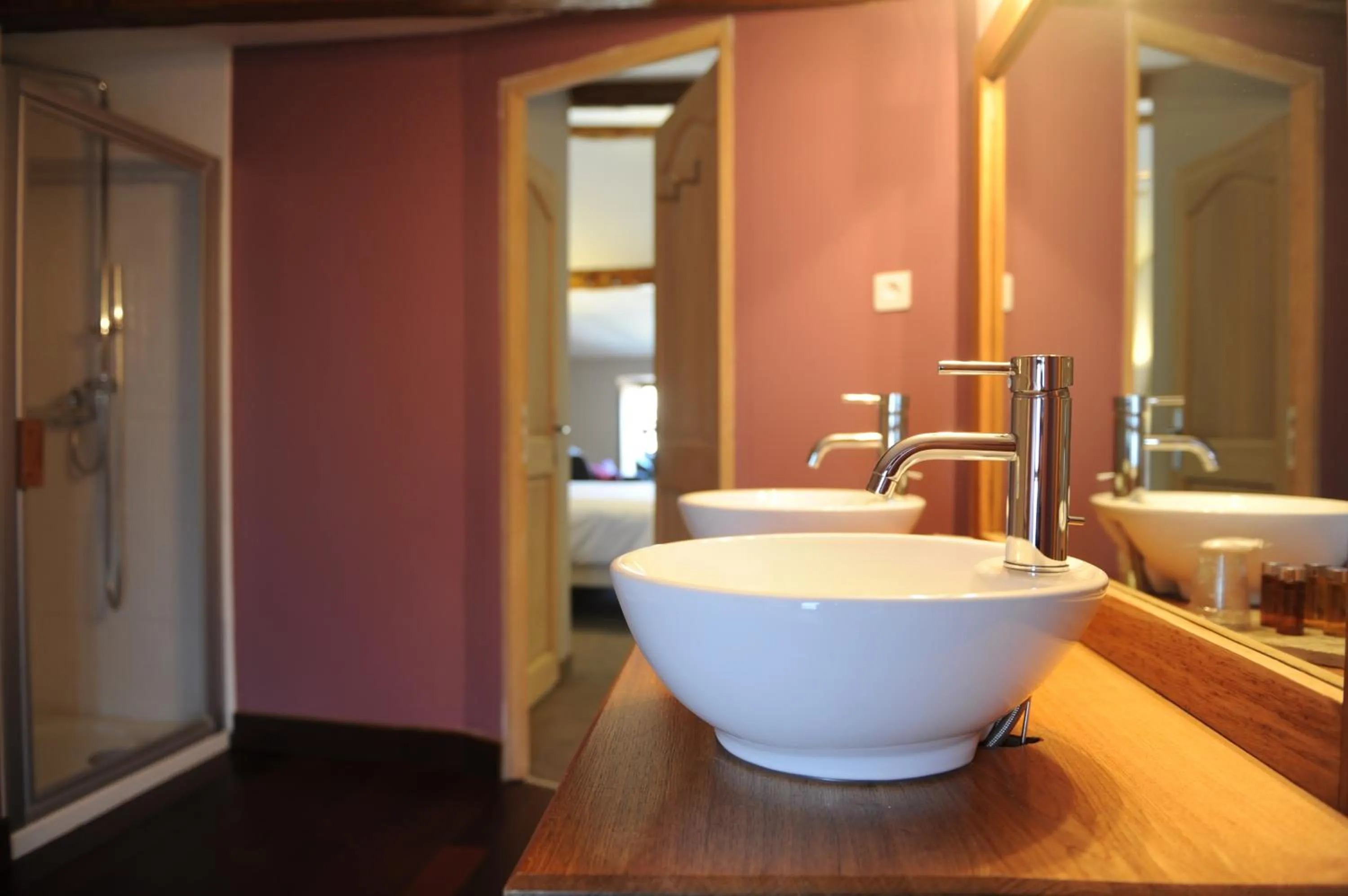 Bathroom in Logis Hôtel Château De Palaja