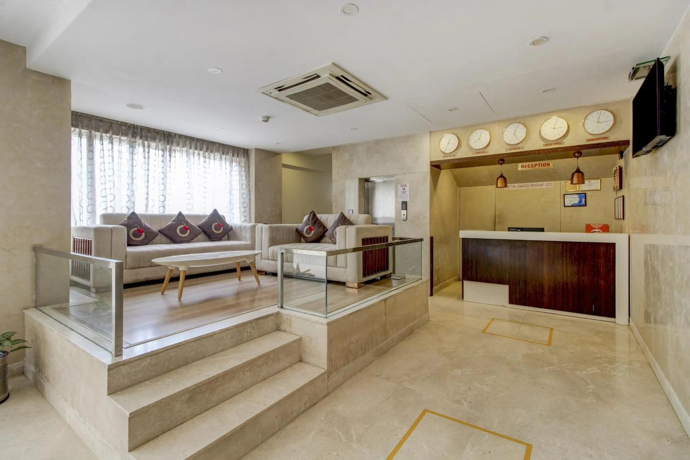 Lobby or reception in La Sara Regent