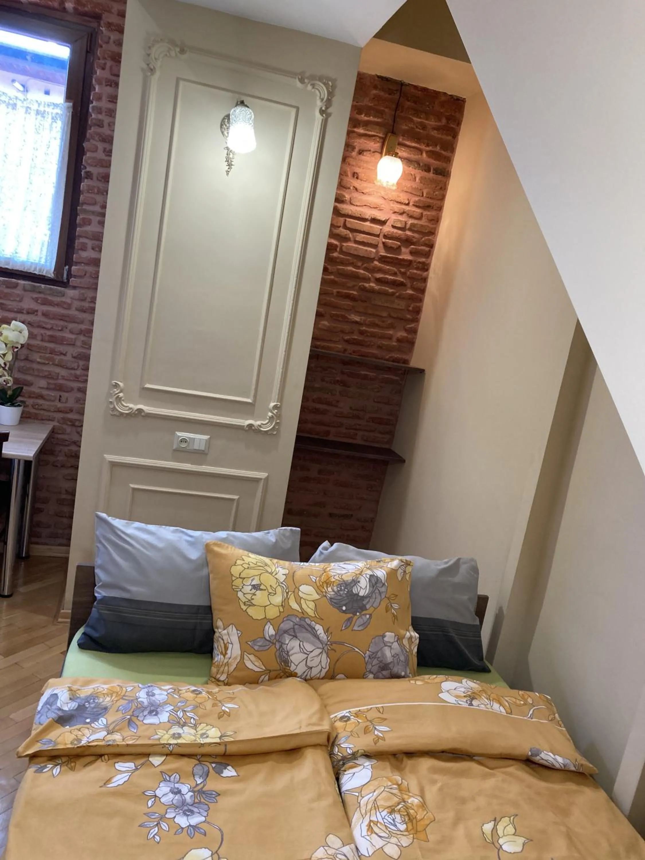 Bed in Historic Apartments "1868 Tbilisi" Best Location