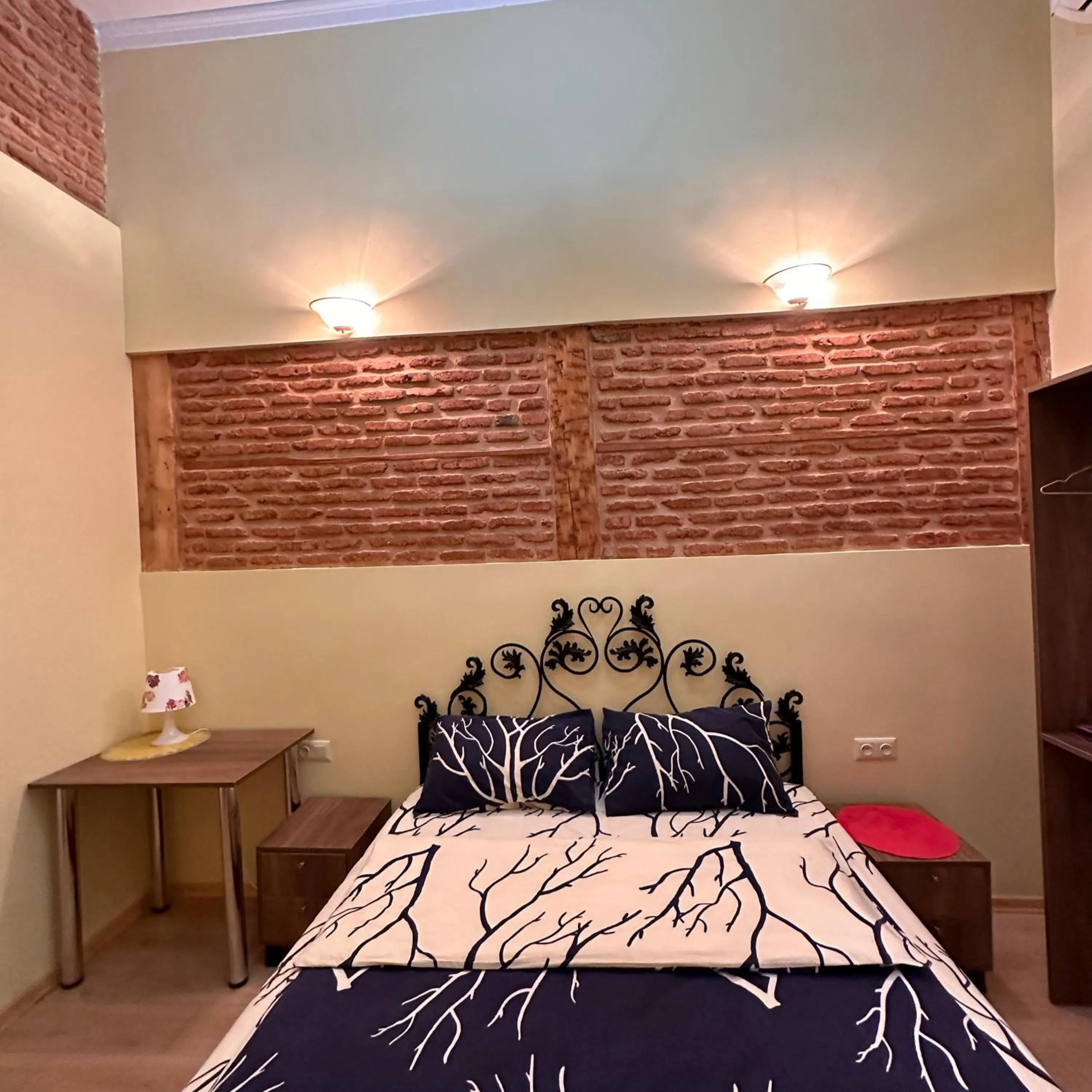 Bed in Historic Apartments "1868 Tbilisi" Best Location