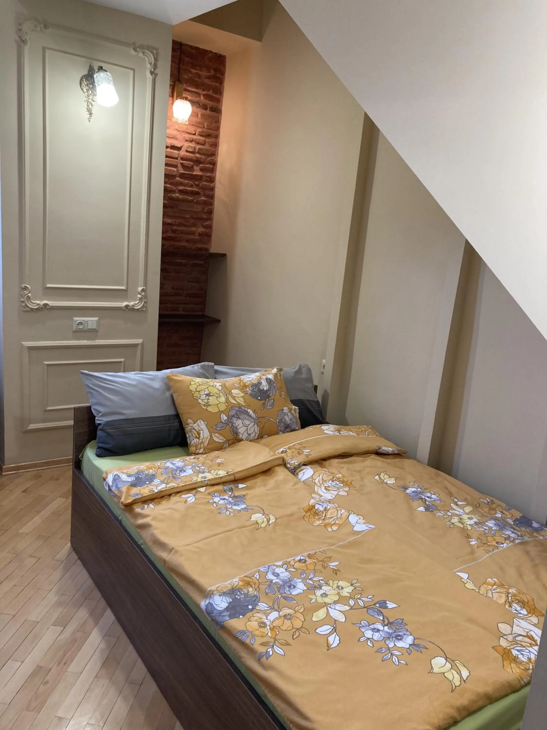 Bed in Historic Apartments "1868 Tbilisi" Best Location
