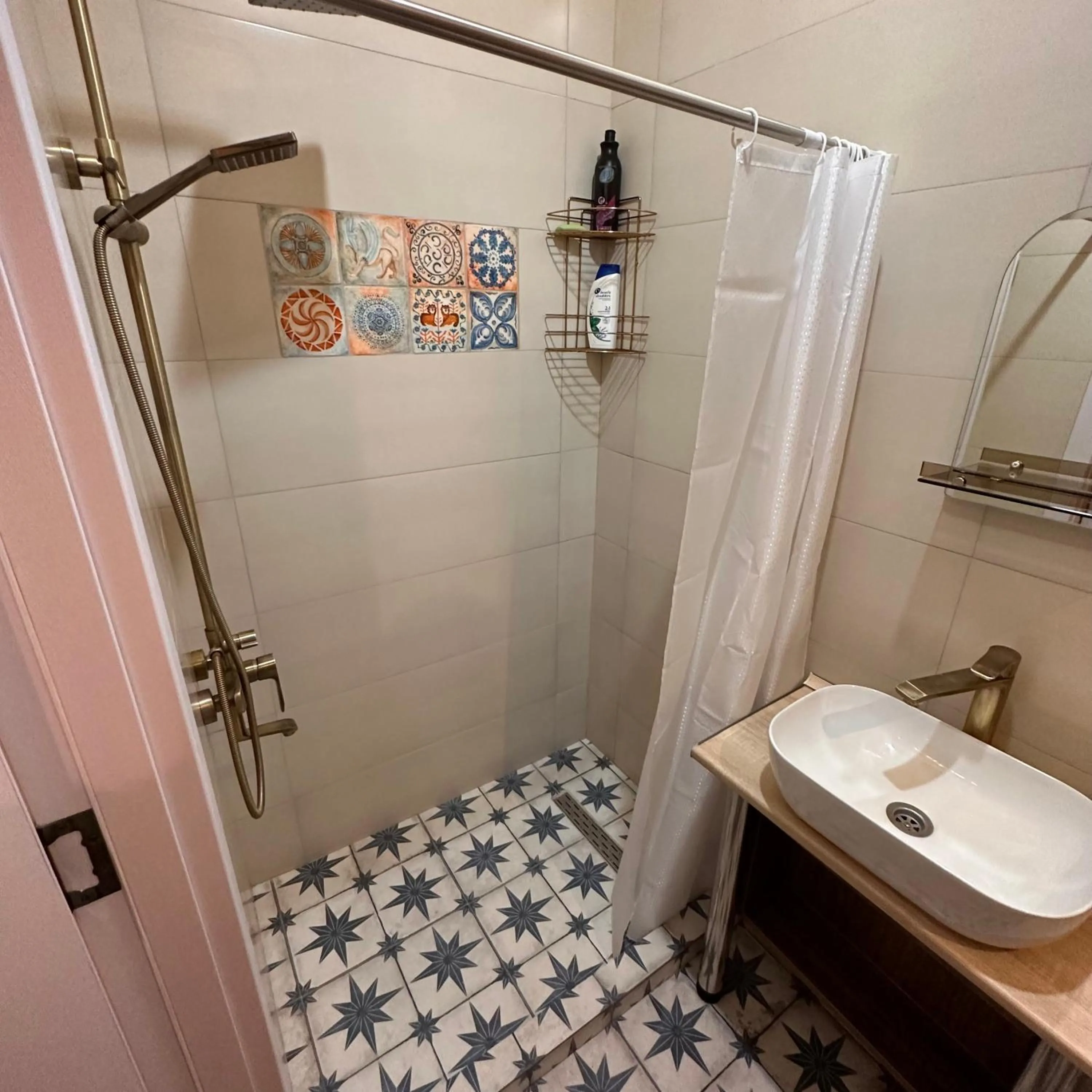 Shower in Historic Apartments "1868 Tbilisi" Best Location
