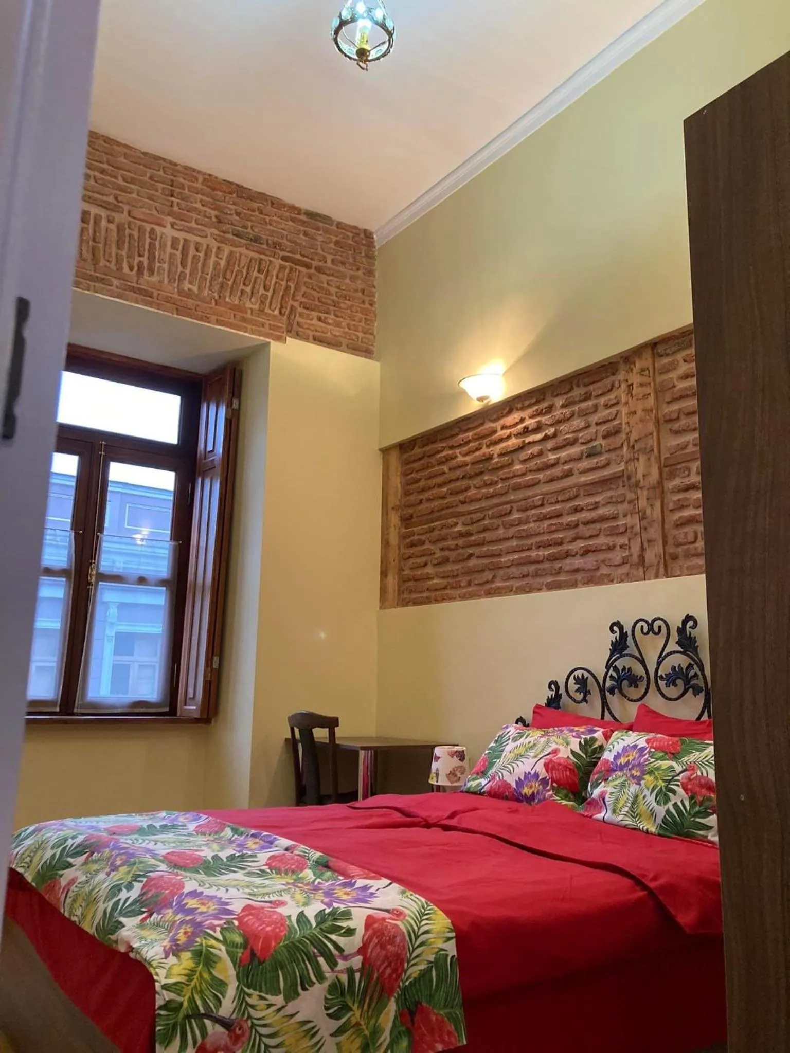 Bed in Historic Apartments "1868 Tbilisi" Best Location