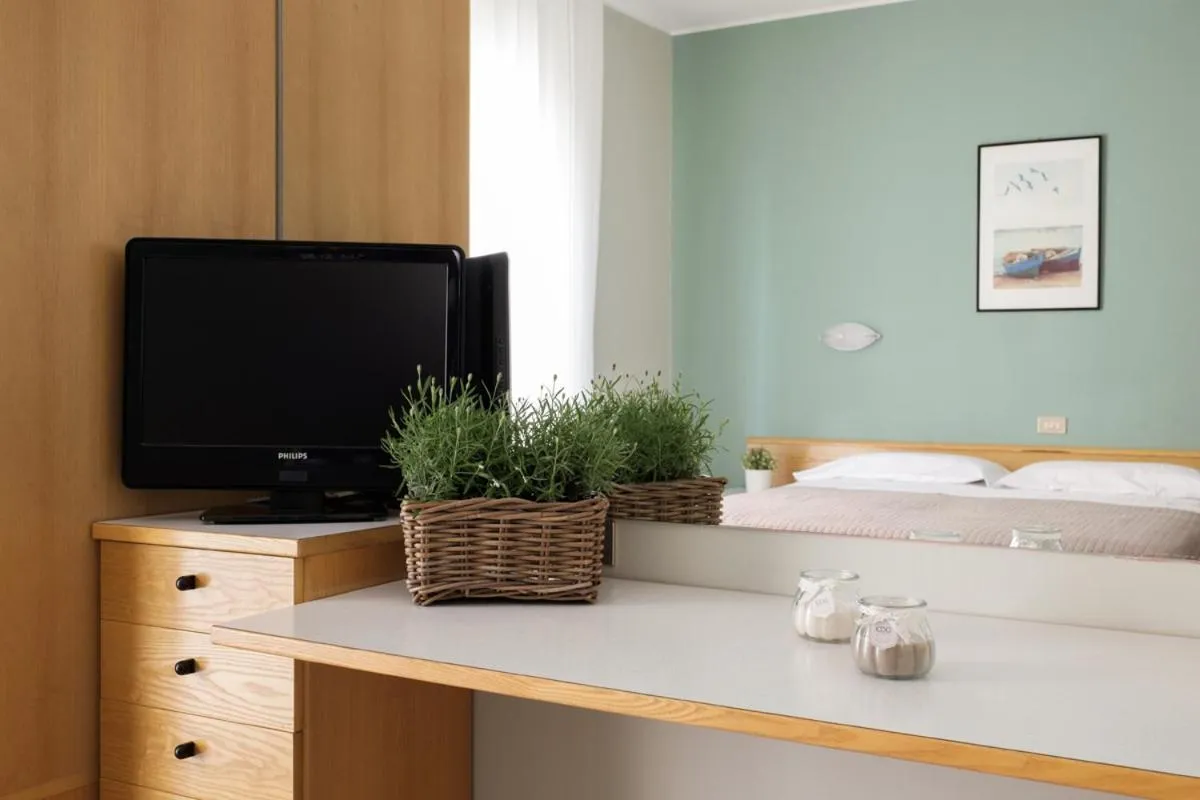 Seating area, Bed in Hotel Junior