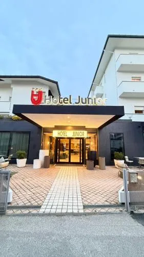 Hotel Junior