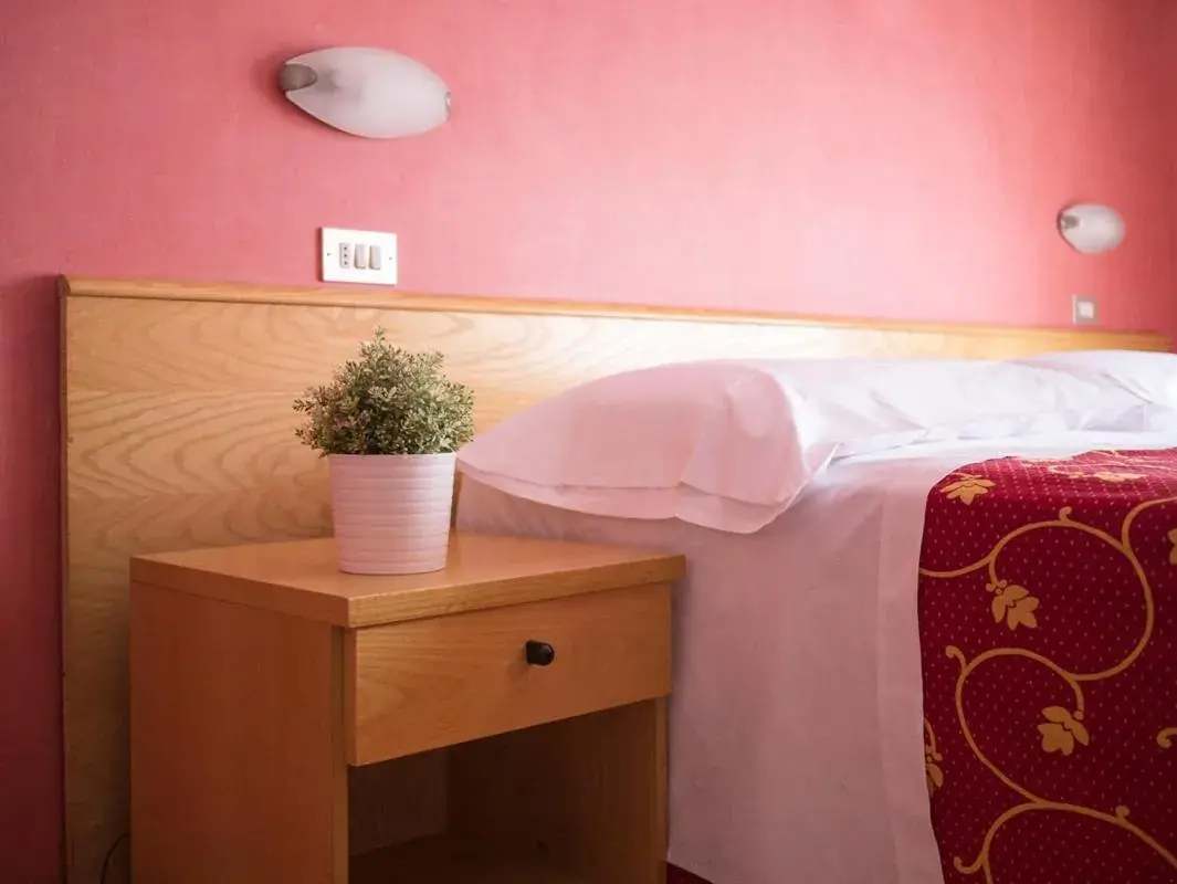 Bedroom, Bed in Hotel Junior Bedroom, Bed in Hotel Junior