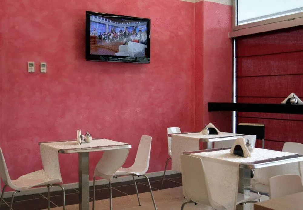 Restaurant/places to eat in Silver Residence Hotel