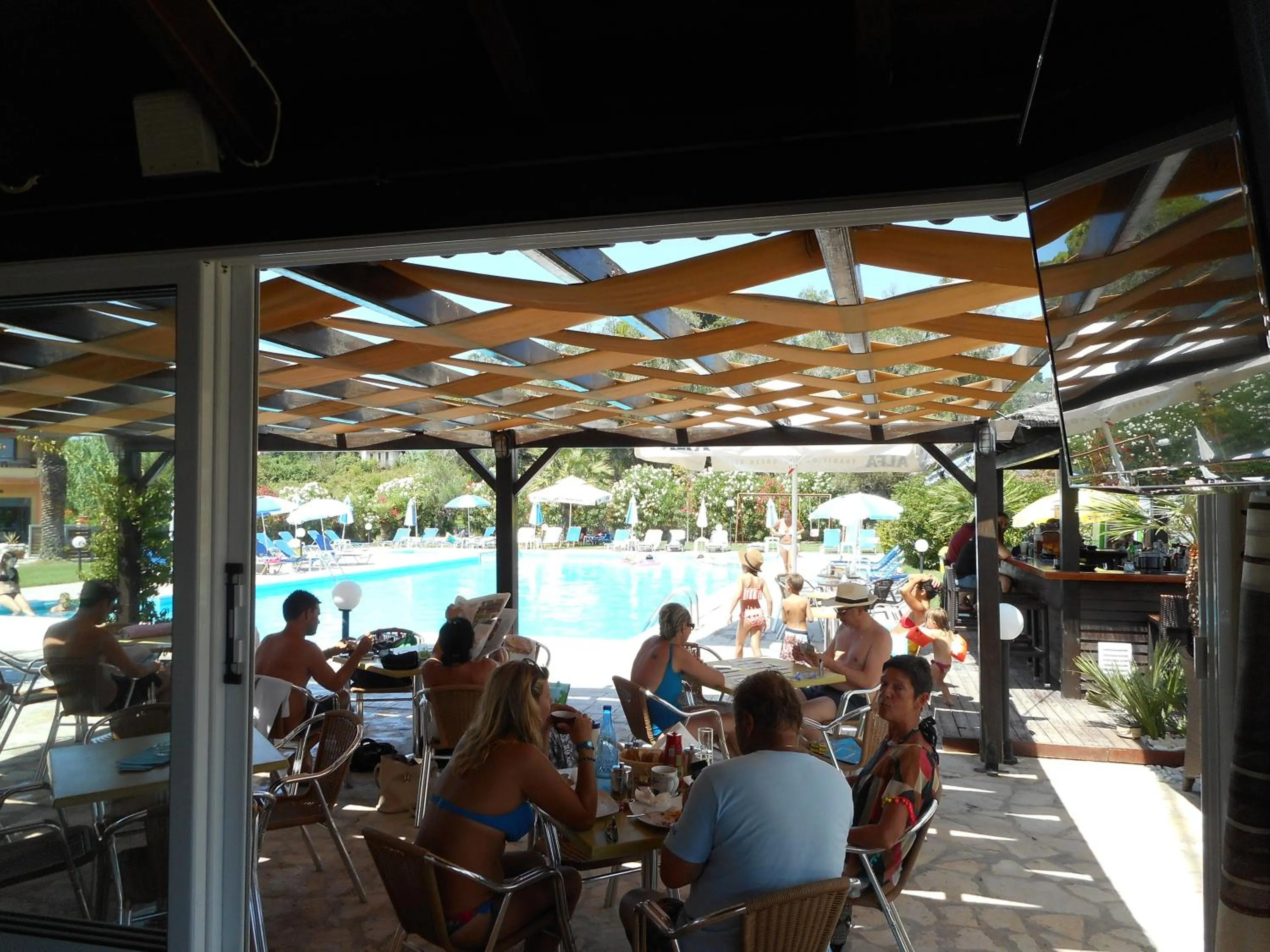 Restaurant/places to eat in Egrypos Hotel