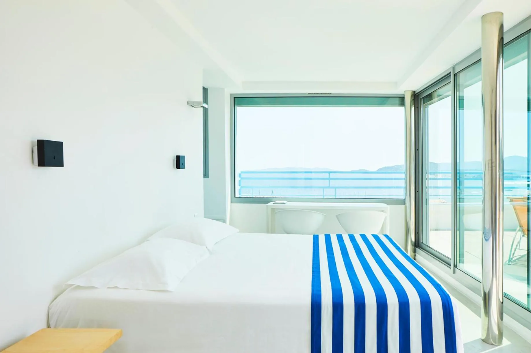 Bed in Hôtel California